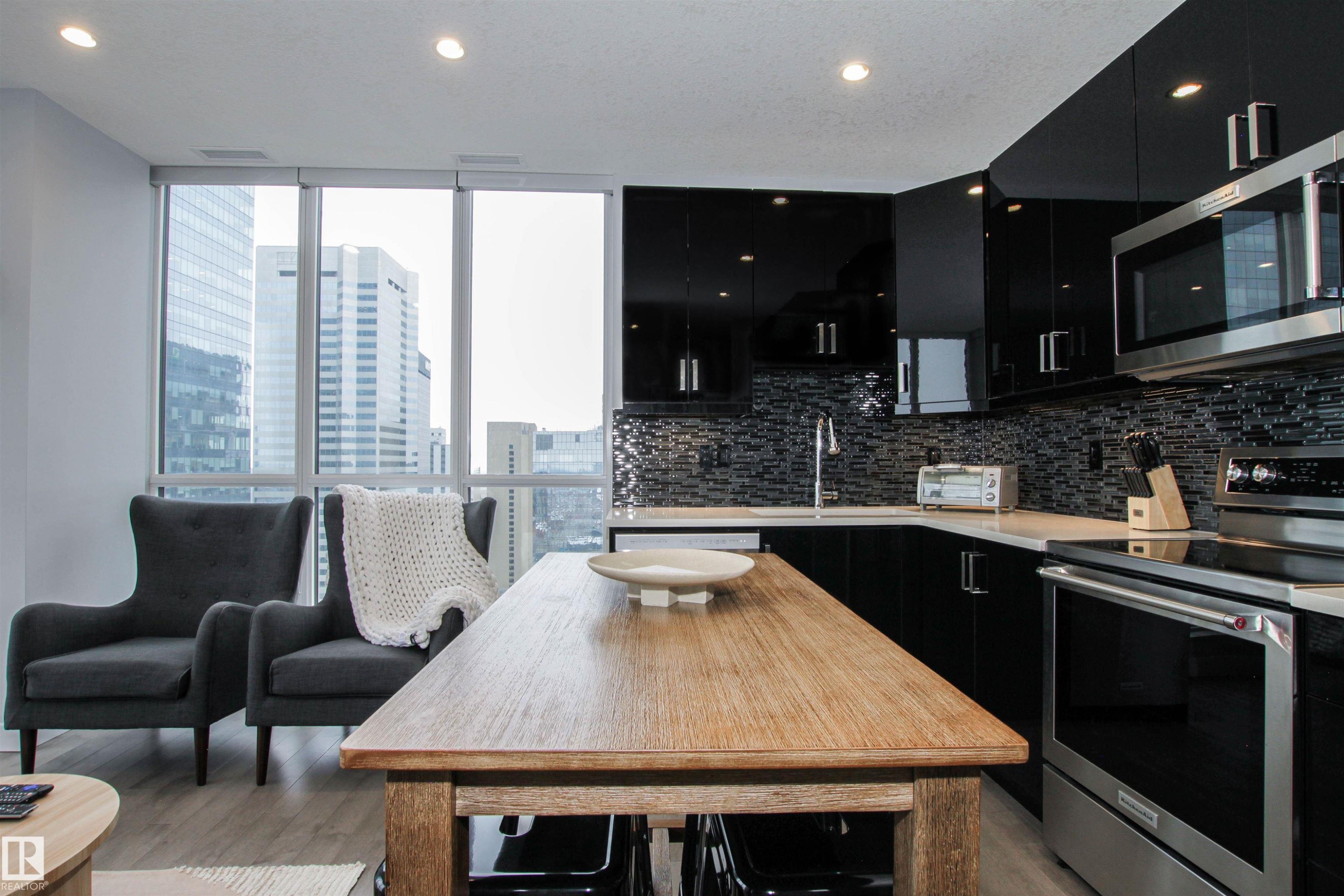 2003 10238 103 Street, Edmonton, AB - Indoor Photo Showing Kitchen With Upgraded Kitchen