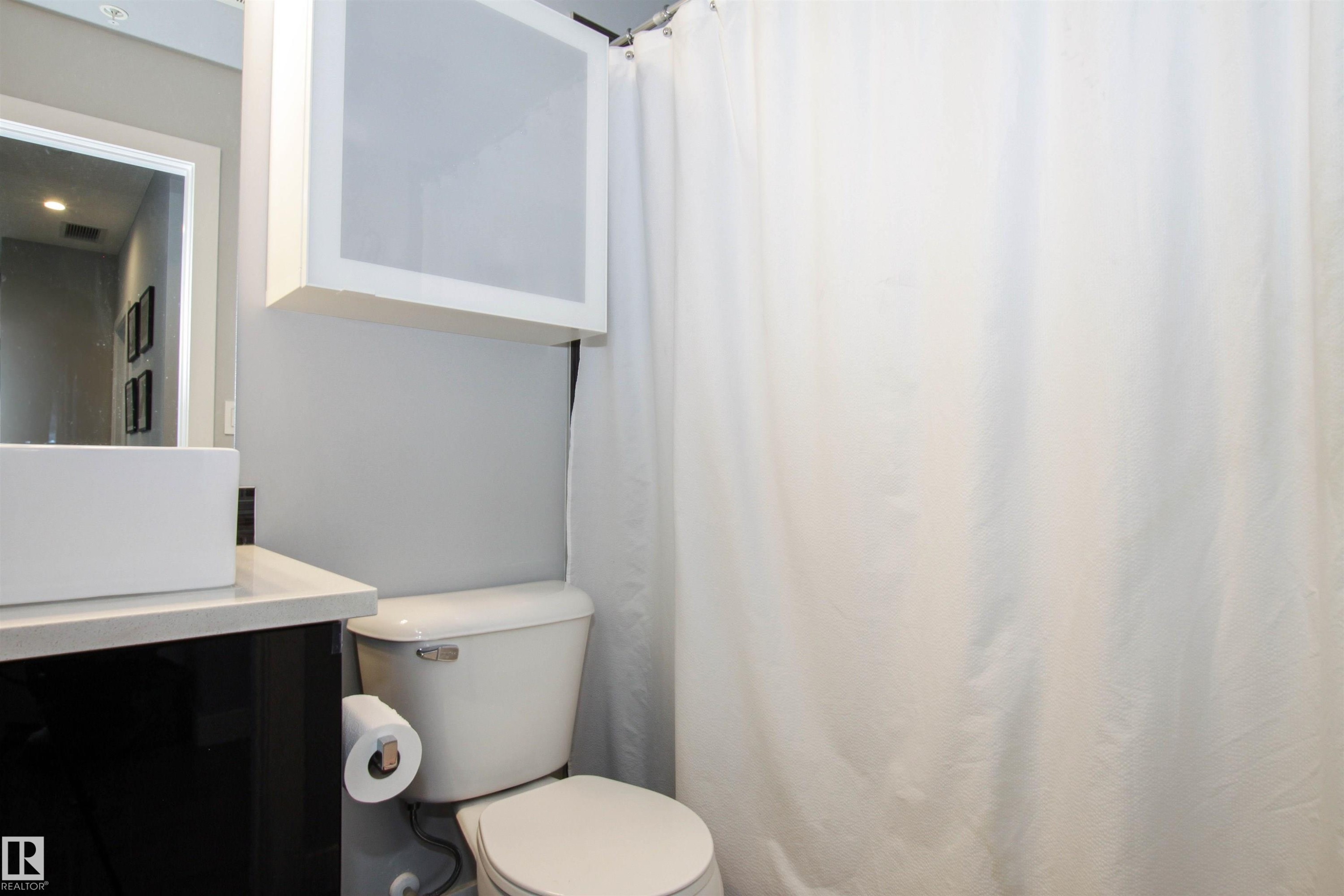 2003 10238 103 Street, Edmonton, AB - Indoor Photo Showing Bathroom