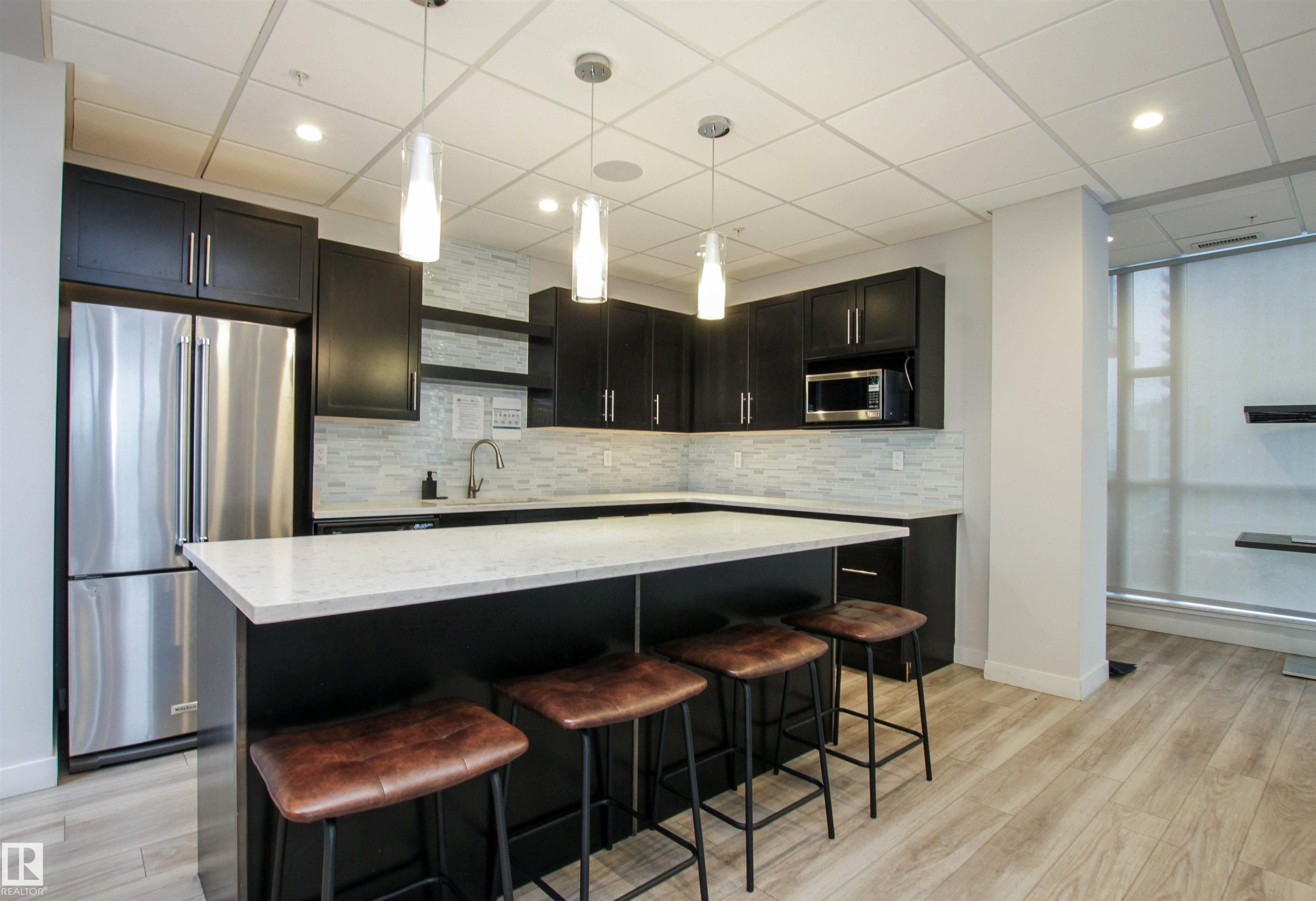 2003 10238 103 Street, Edmonton, AB - Indoor Photo Showing Kitchen With Upgraded Kitchen