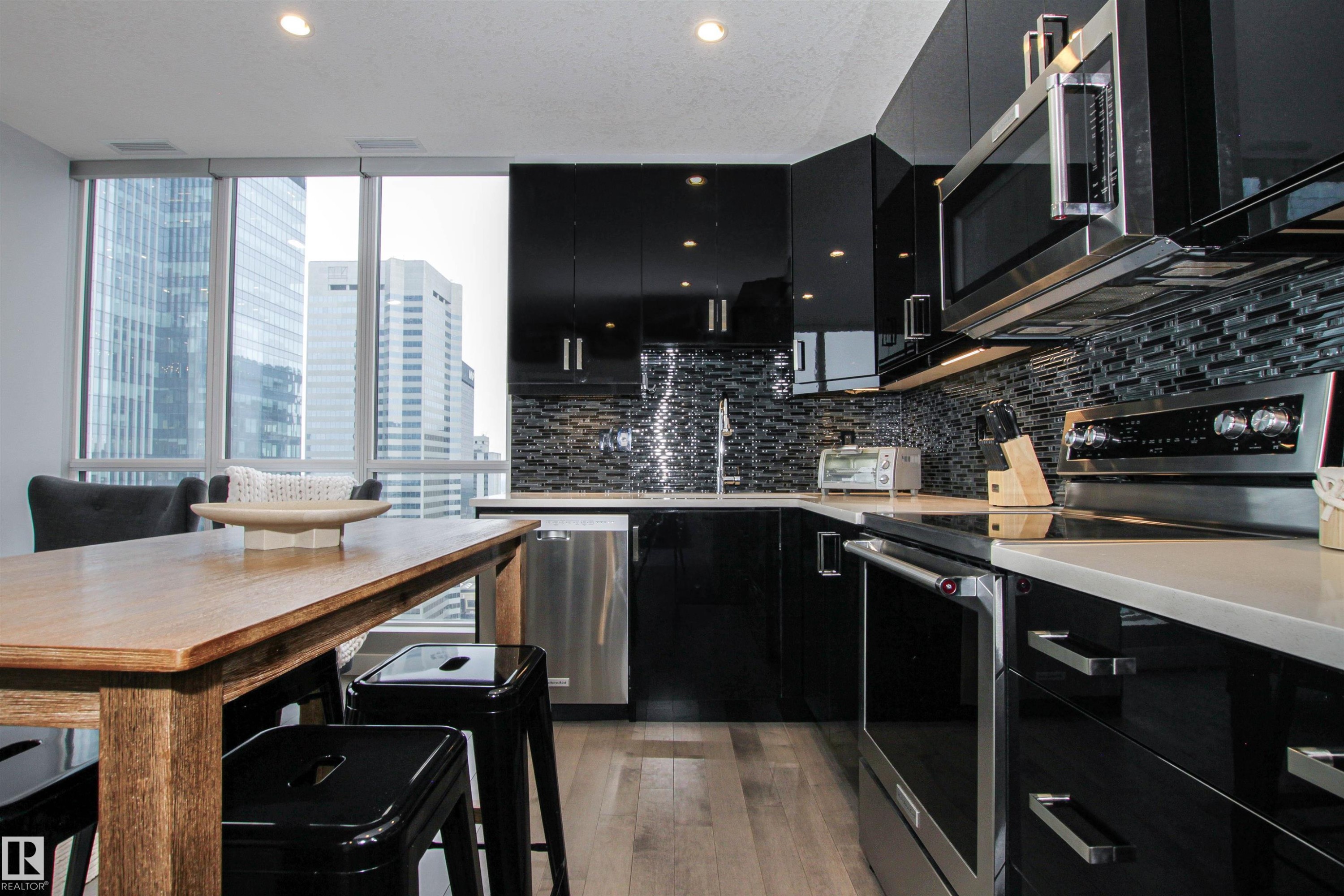 2003 10238 103 Street, Edmonton, AB - Indoor Photo Showing Kitchen With Upgraded Kitchen