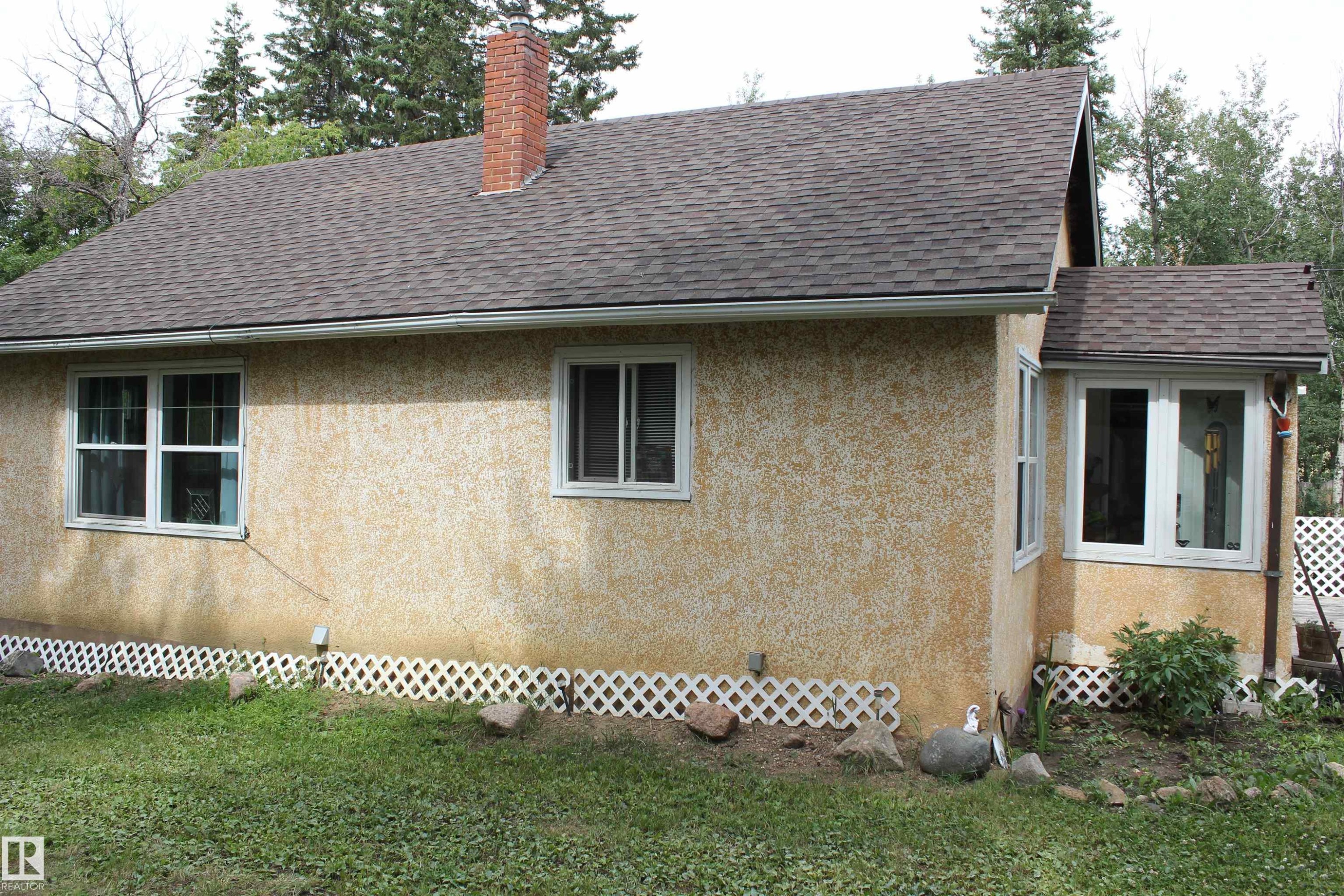 109 Main Road, Derwent, AB - Outdoor