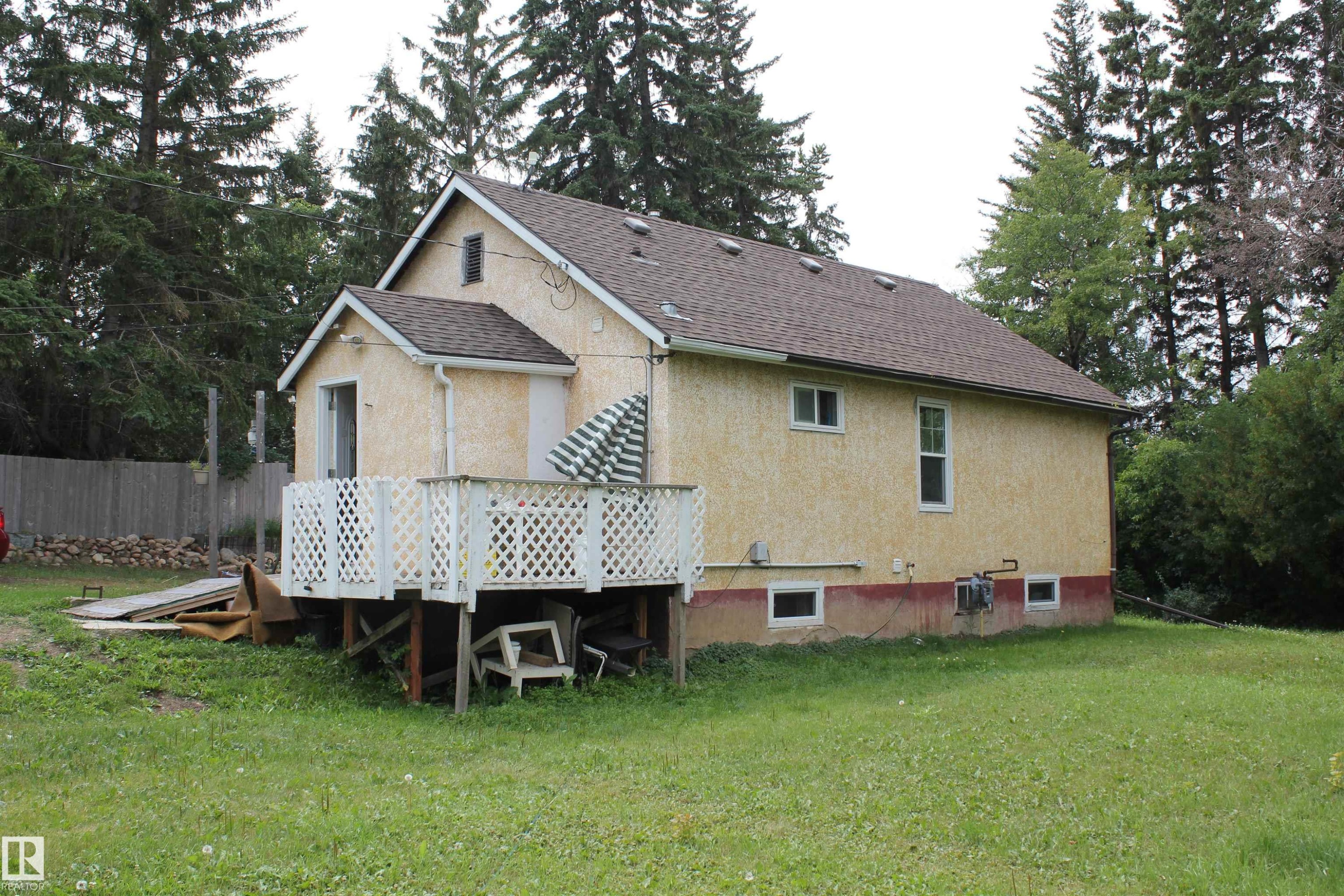 109 Main Road, Derwent, AB - Outdoor