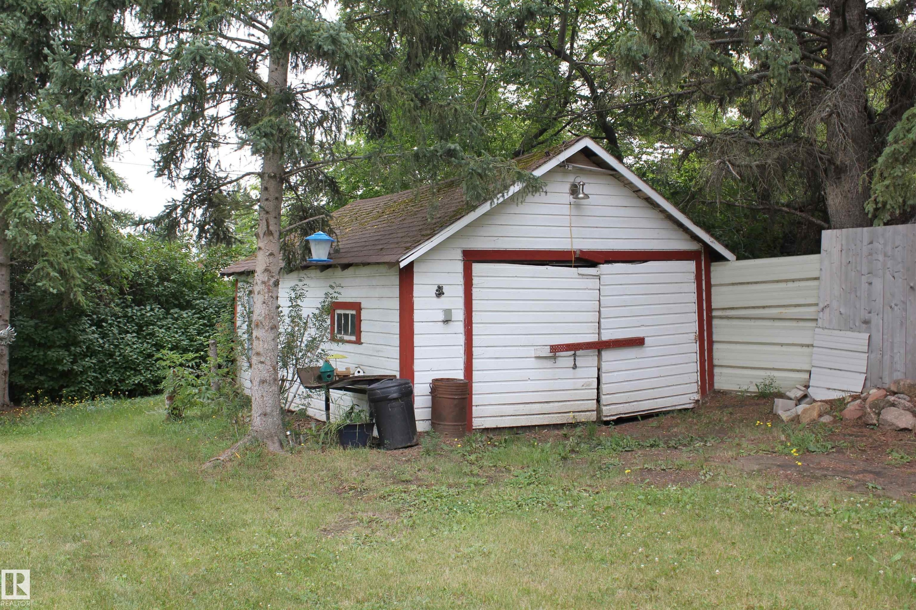 109 Main Road, Derwent, AB - Outdoor