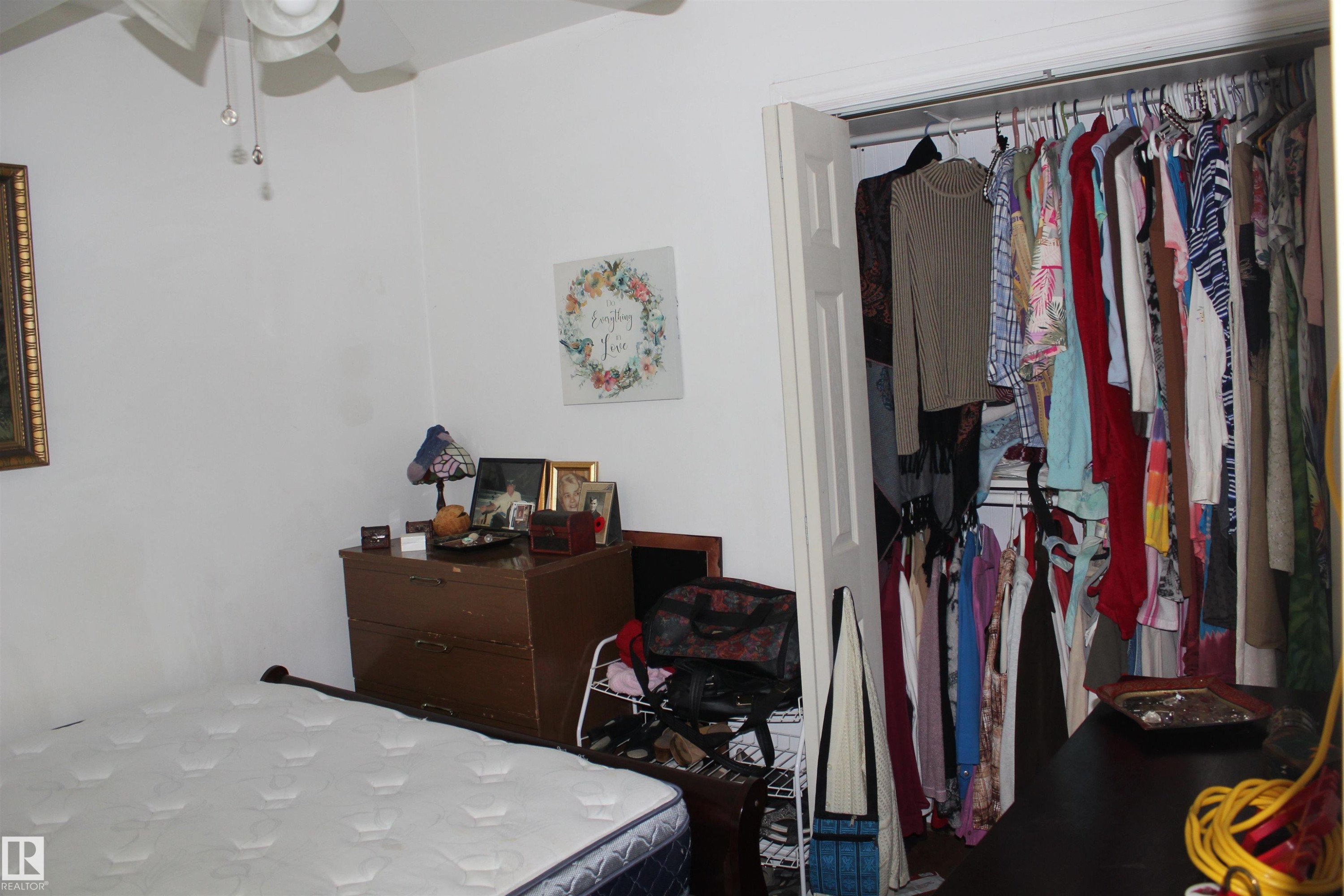 109 Main Road, Derwent, AB - Indoor