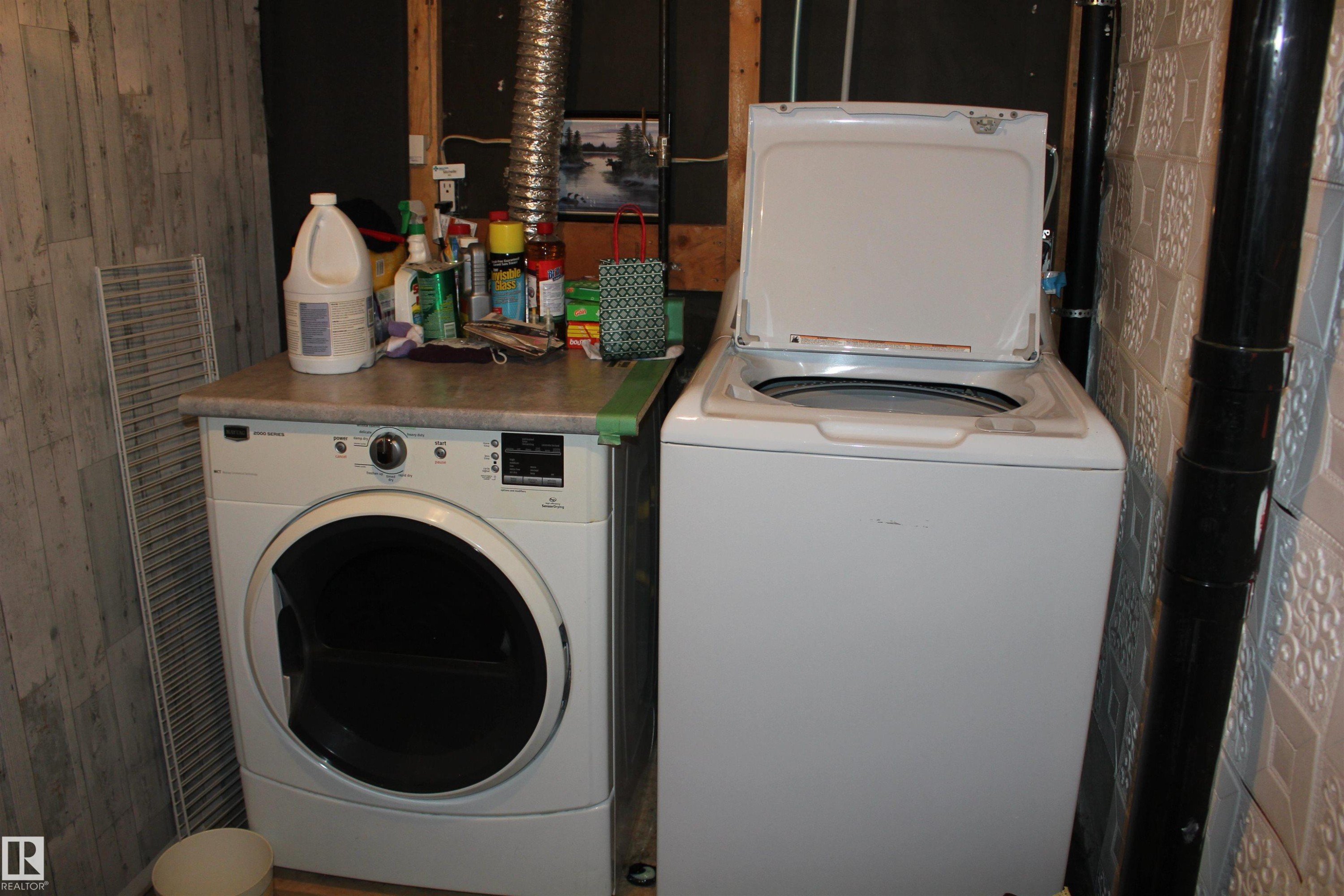 109 Main Road, Derwent, AB - Indoor Photo Showing Laundry Room
