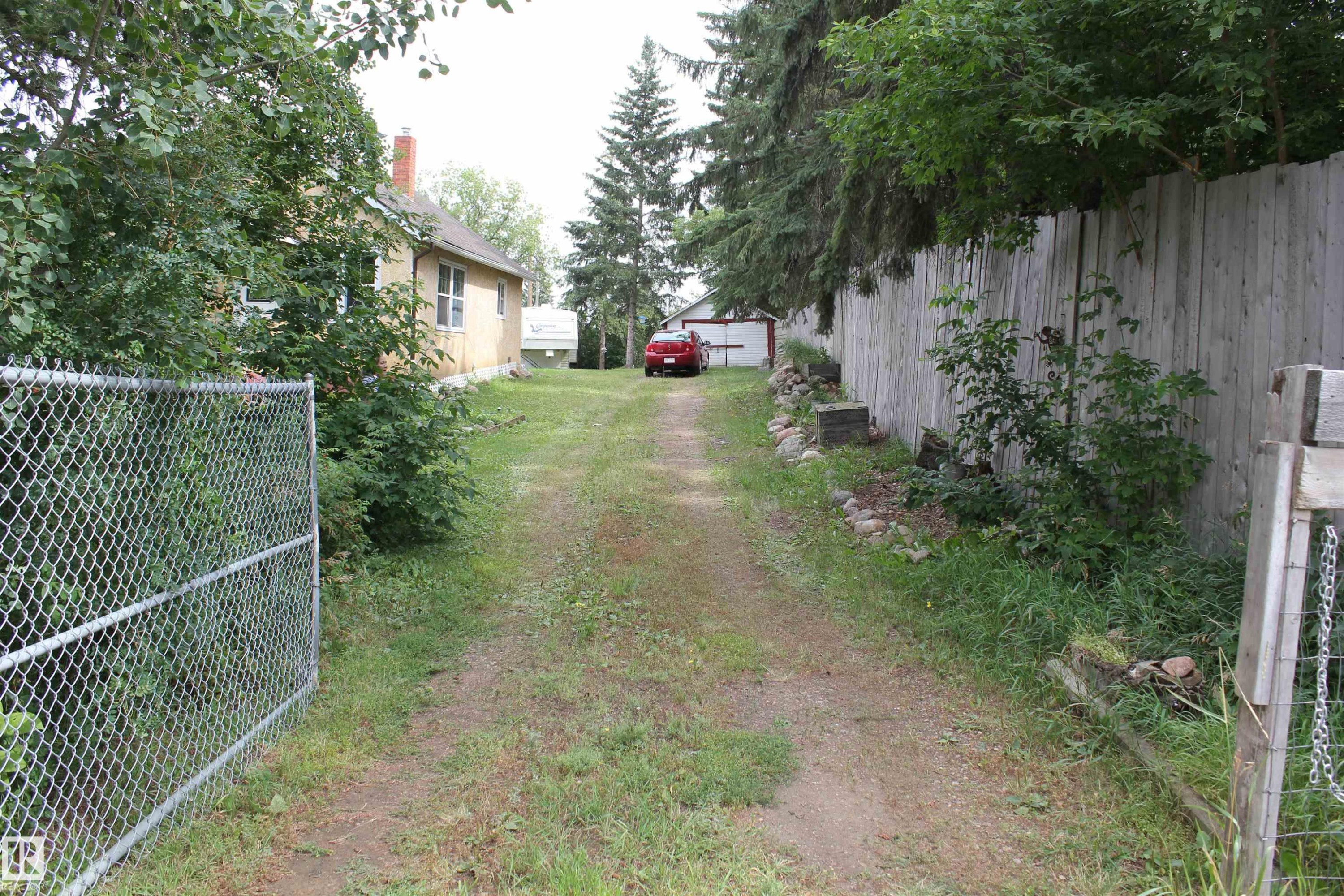 109 Main Road, Derwent, AB - Outdoor