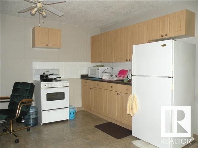 206 10616 156 Street, Edmonton, AB - Indoor Photo Showing Kitchen
