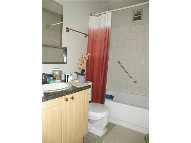 206 10616 156 Street, Edmonton, AB - Indoor Photo Showing Bathroom
