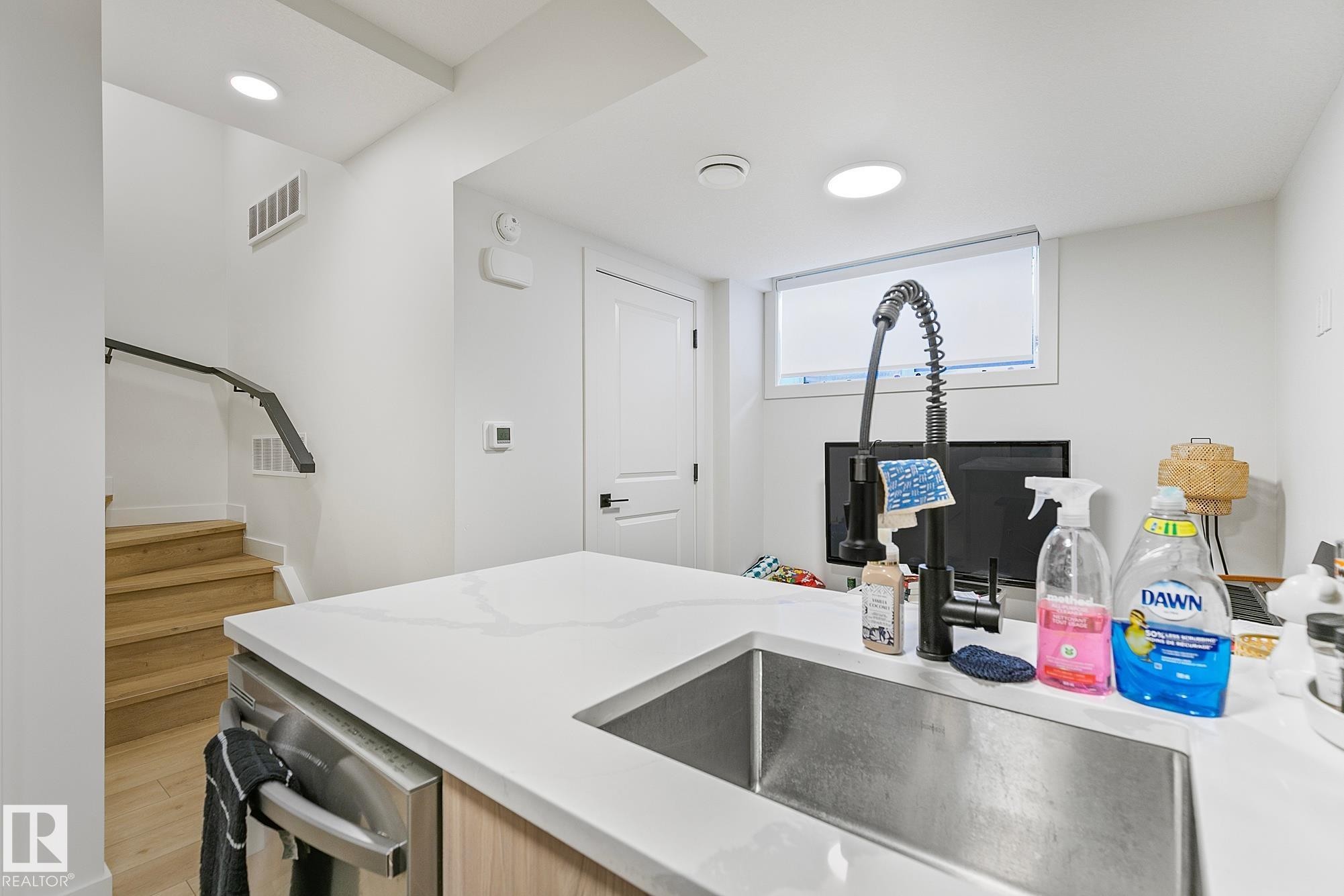 10363 149 Street, Edmonton, AB - Indoor Photo Showing Kitchen