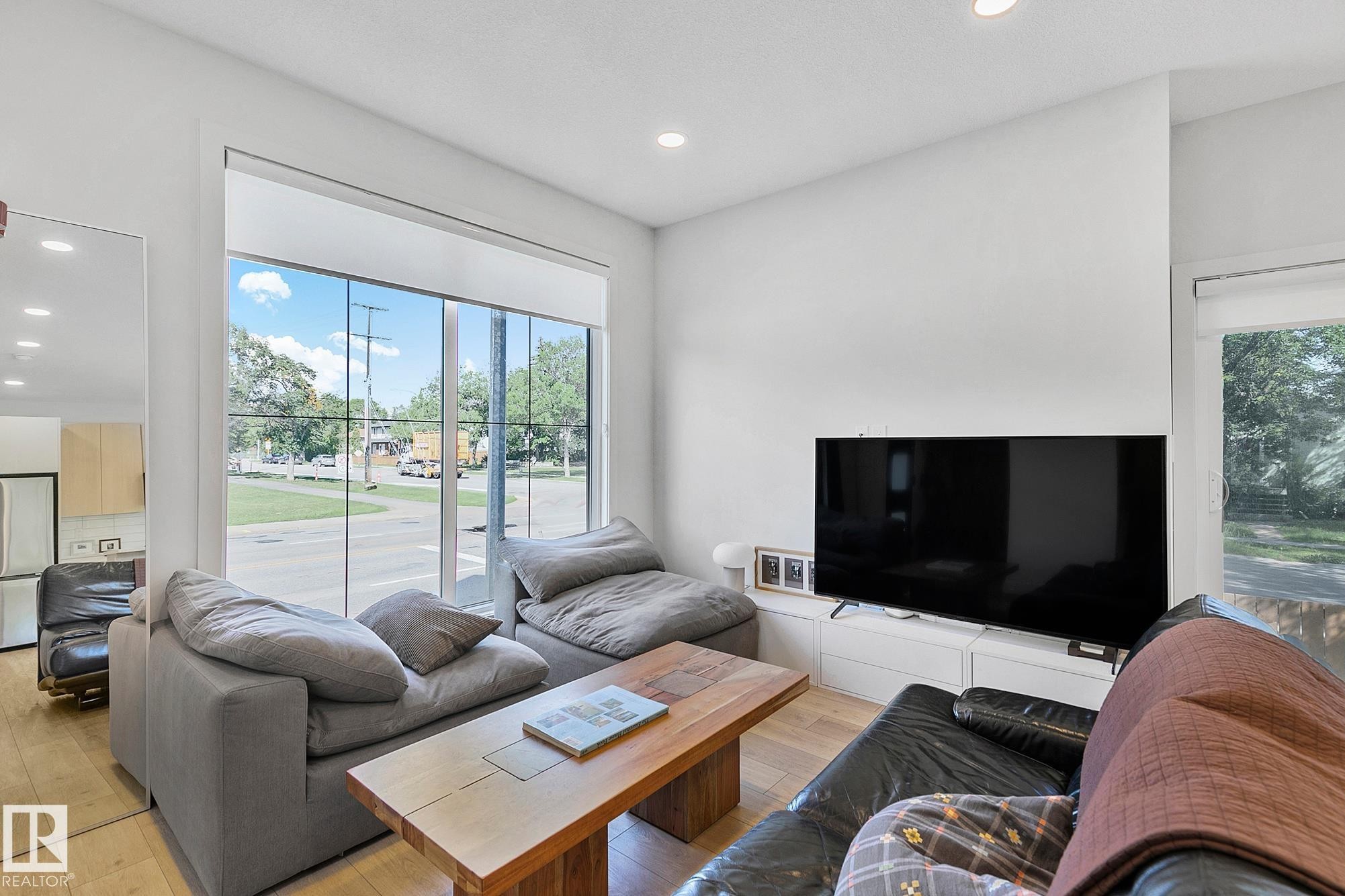 10363 149 Street, Edmonton, AB - Indoor Photo Showing Living Room