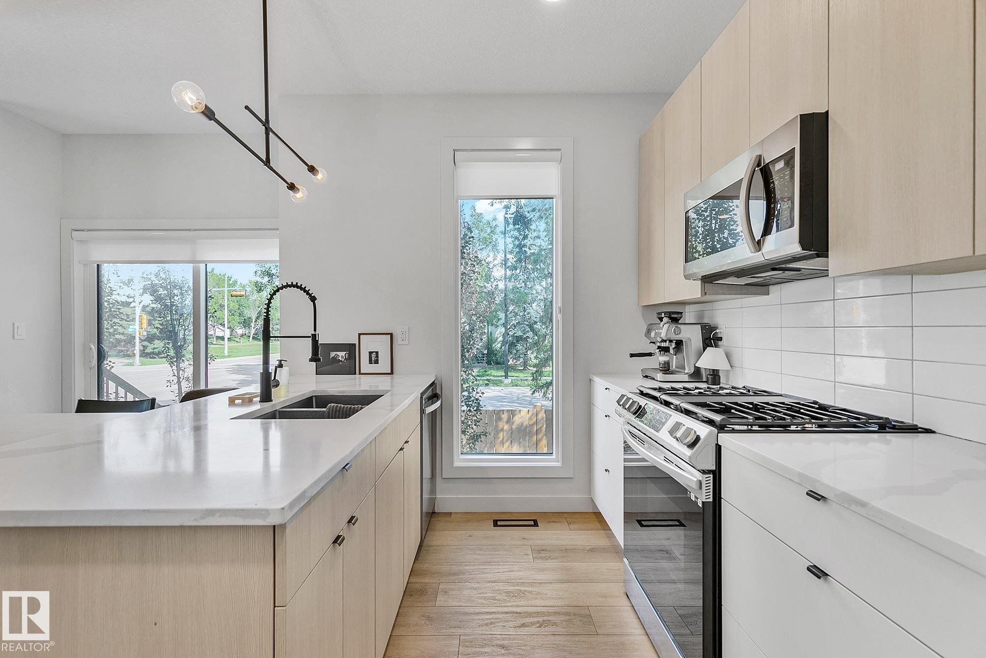 10363 149 Street, Edmonton, AB - Indoor Photo Showing Kitchen With Double Sink With Upgraded Kitchen