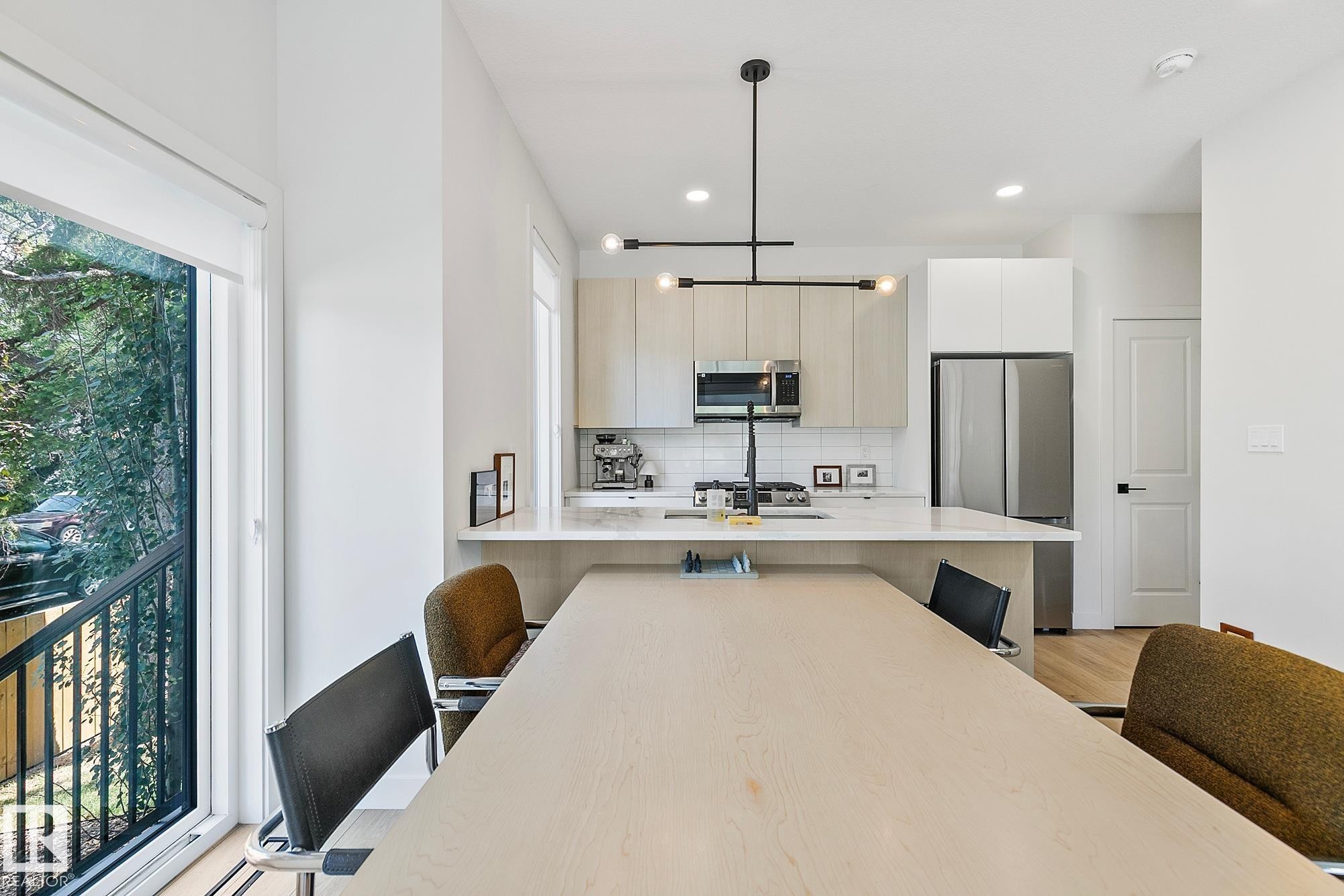10363 149 Street, Edmonton, AB - Indoor Photo Showing Kitchen With Upgraded Kitchen
