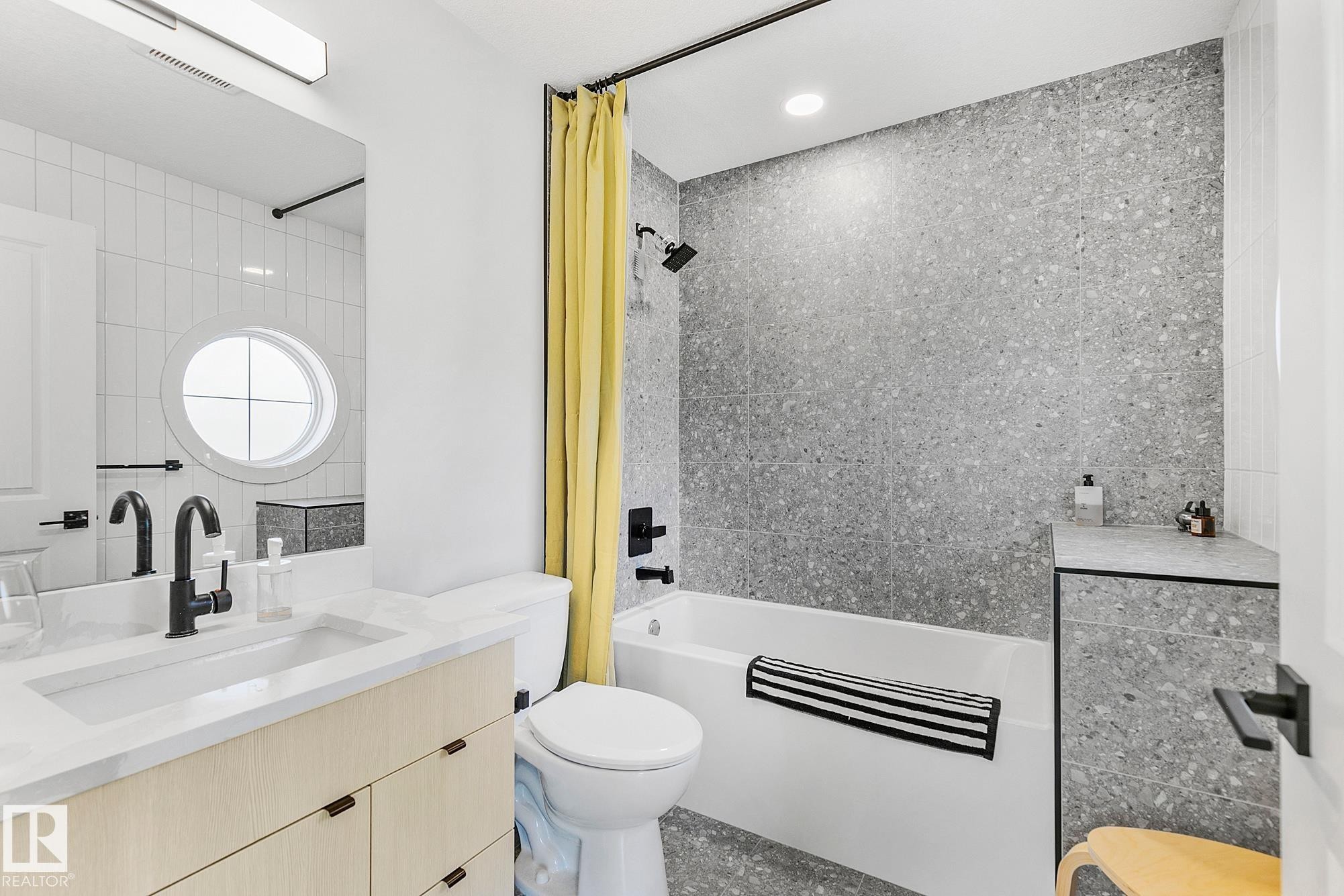 10363 149 Street, Edmonton, AB - Indoor Photo Showing Bathroom