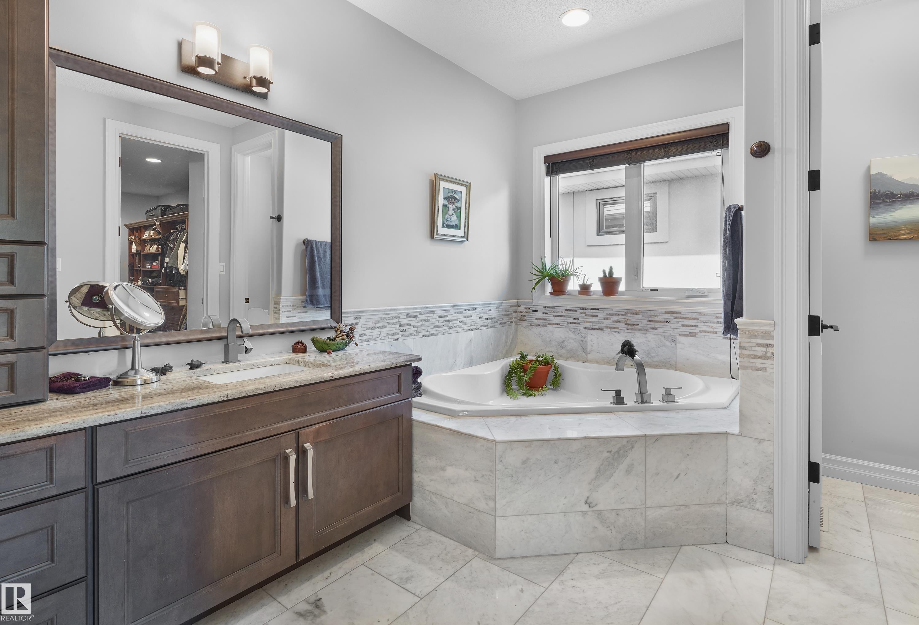 Full bath with vanity, a garden tub, recessed lighting, and a walk in closet - 4111 Westcliff Heath Heath, Edmonton, AB - Indoor Photo Showing Bathroom