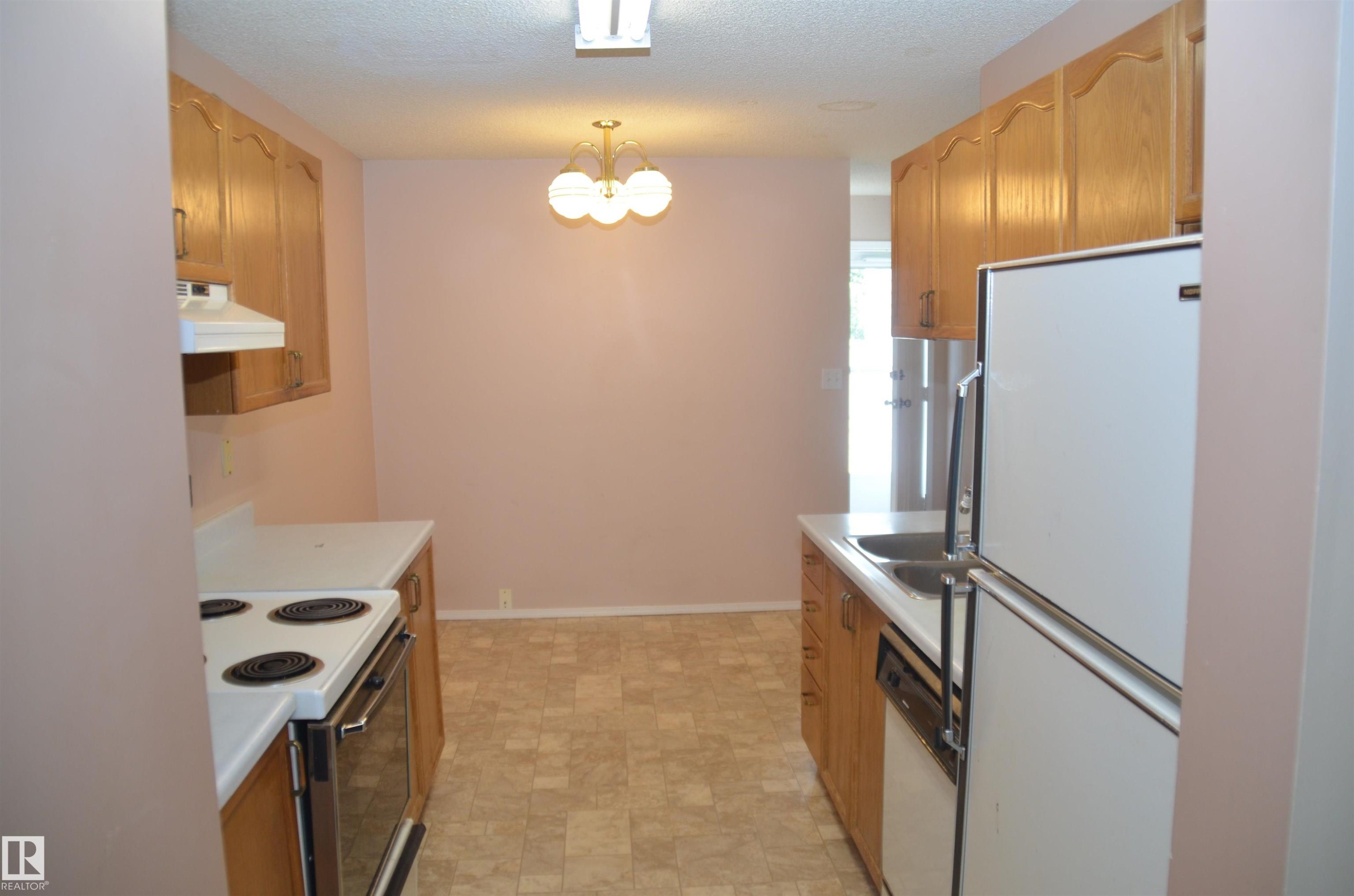 Edmonton, AB - Indoor Photo Showing Kitchen