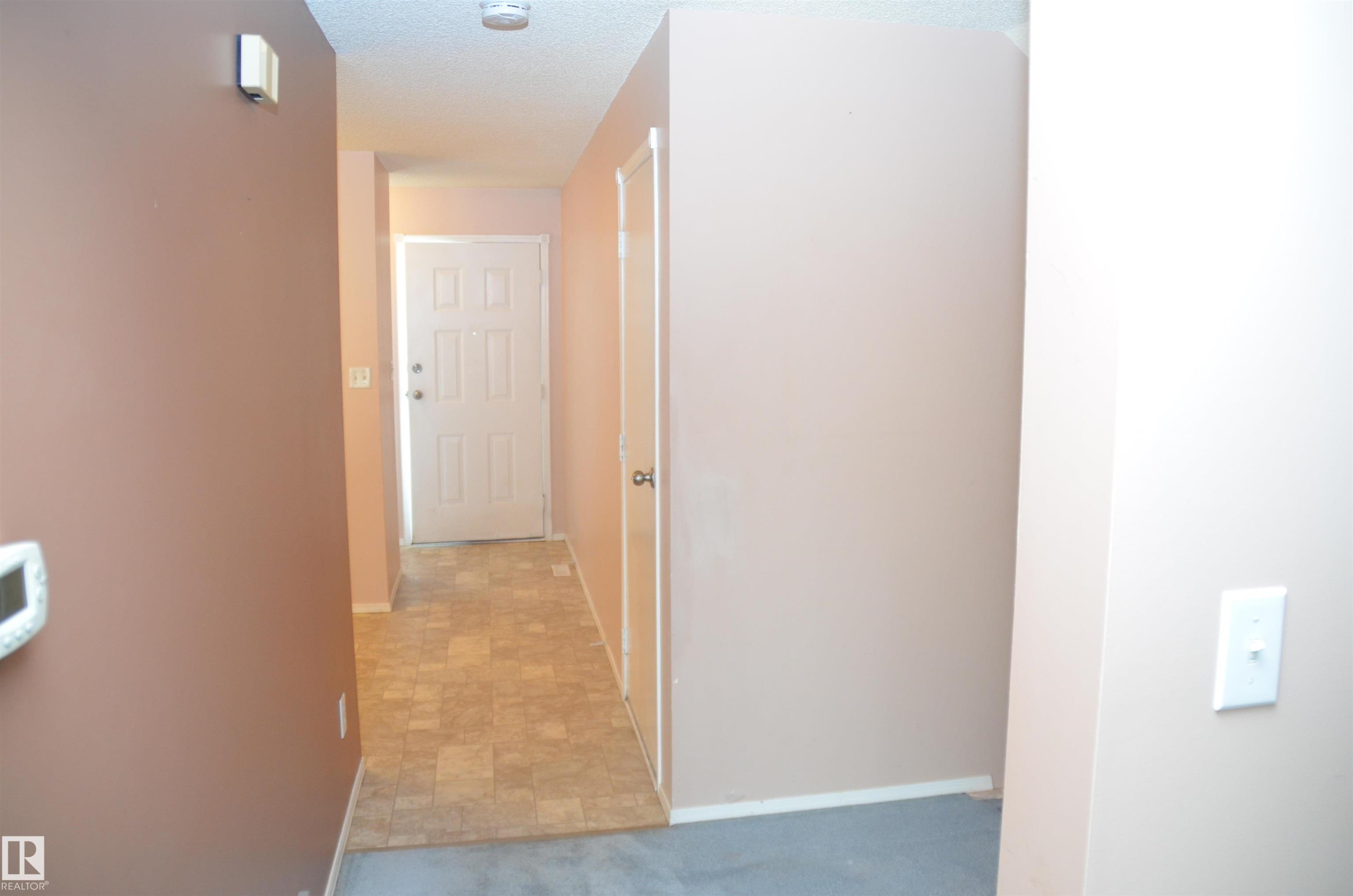 Edmonton, AB - Indoor Photo Showing Other Room