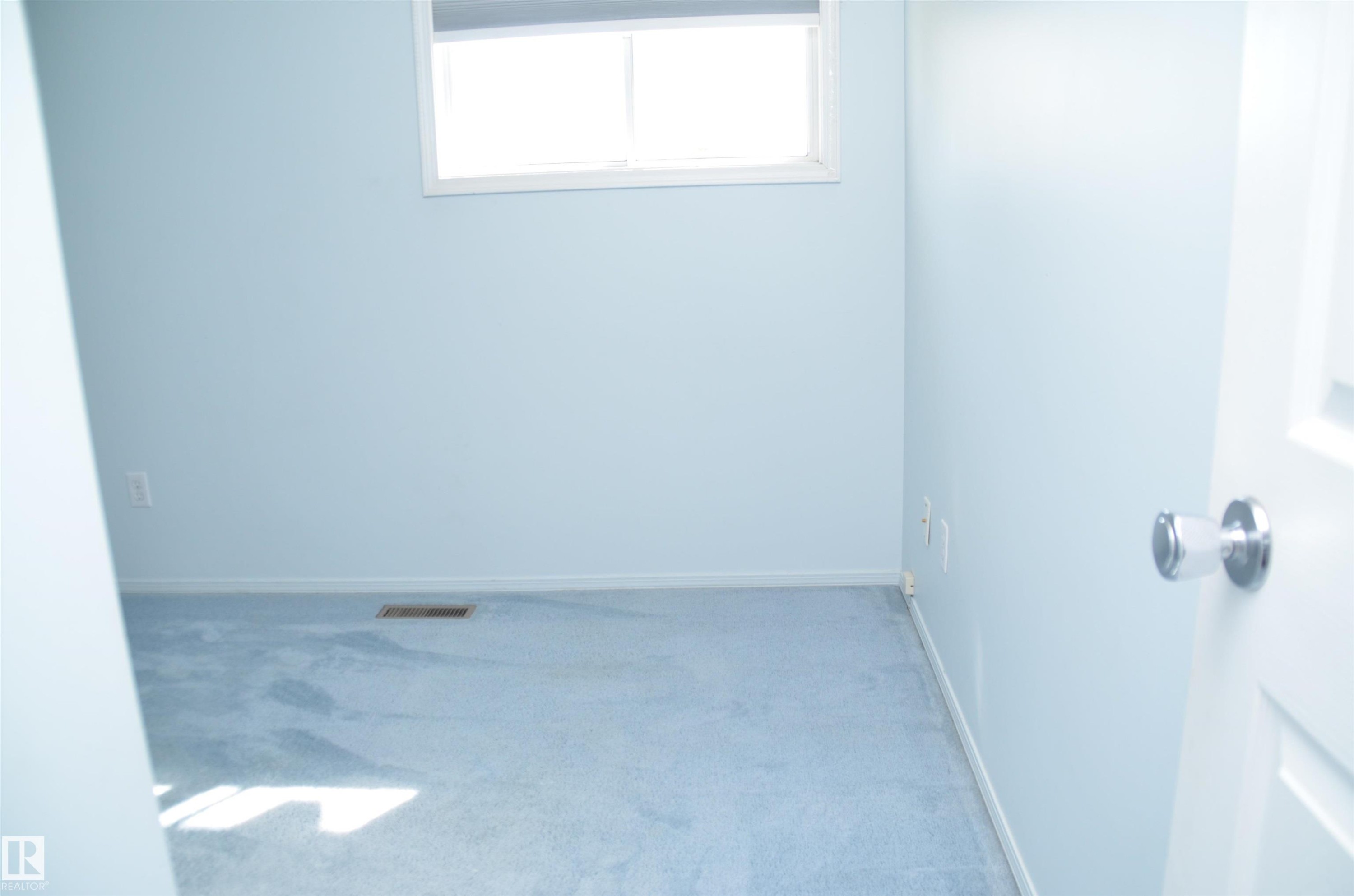 Edmonton, AB - Indoor Photo Showing Other Room