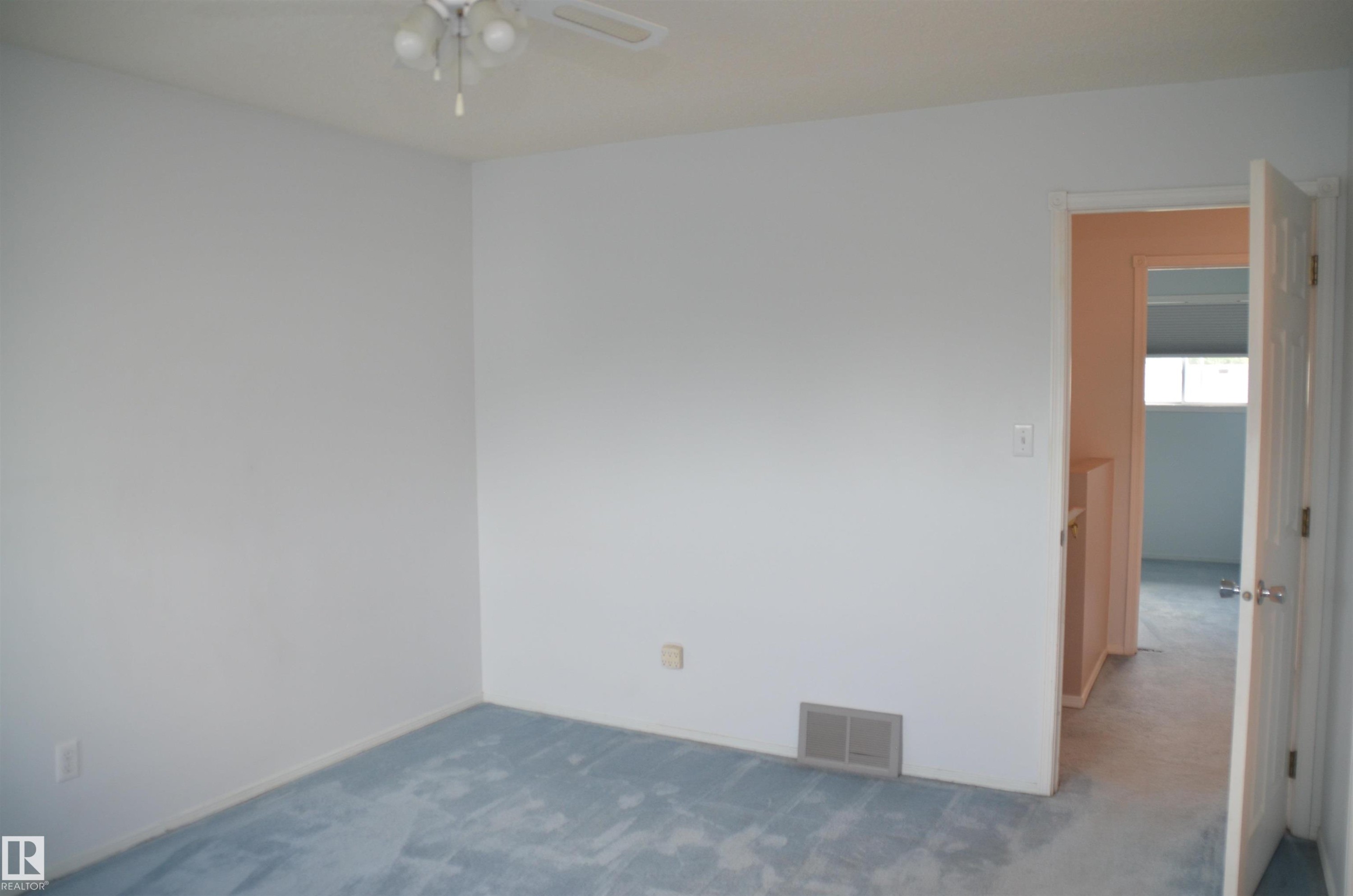 Edmonton, AB - Indoor Photo Showing Other Room