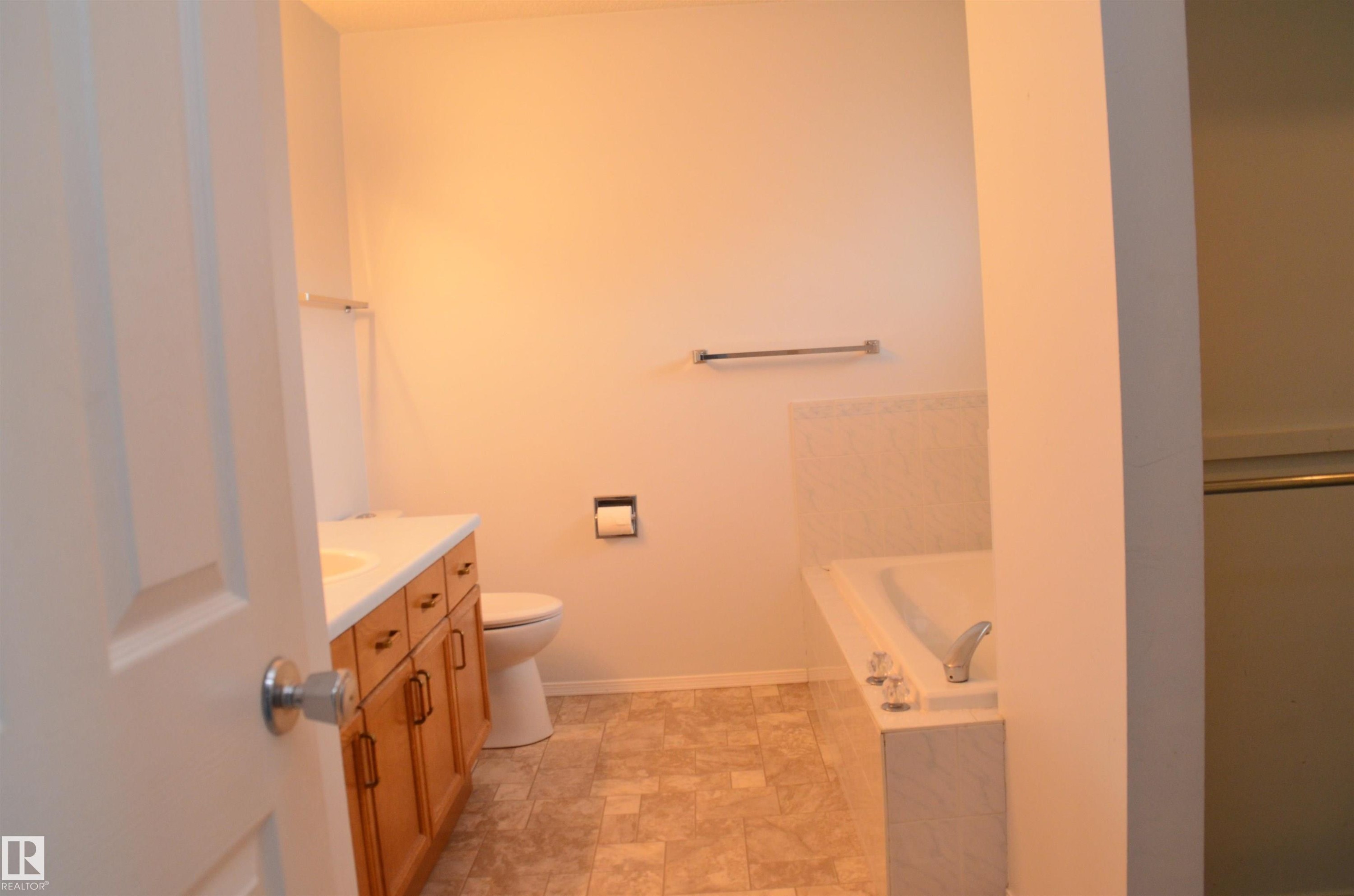 Edmonton, AB - Indoor Photo Showing Bathroom