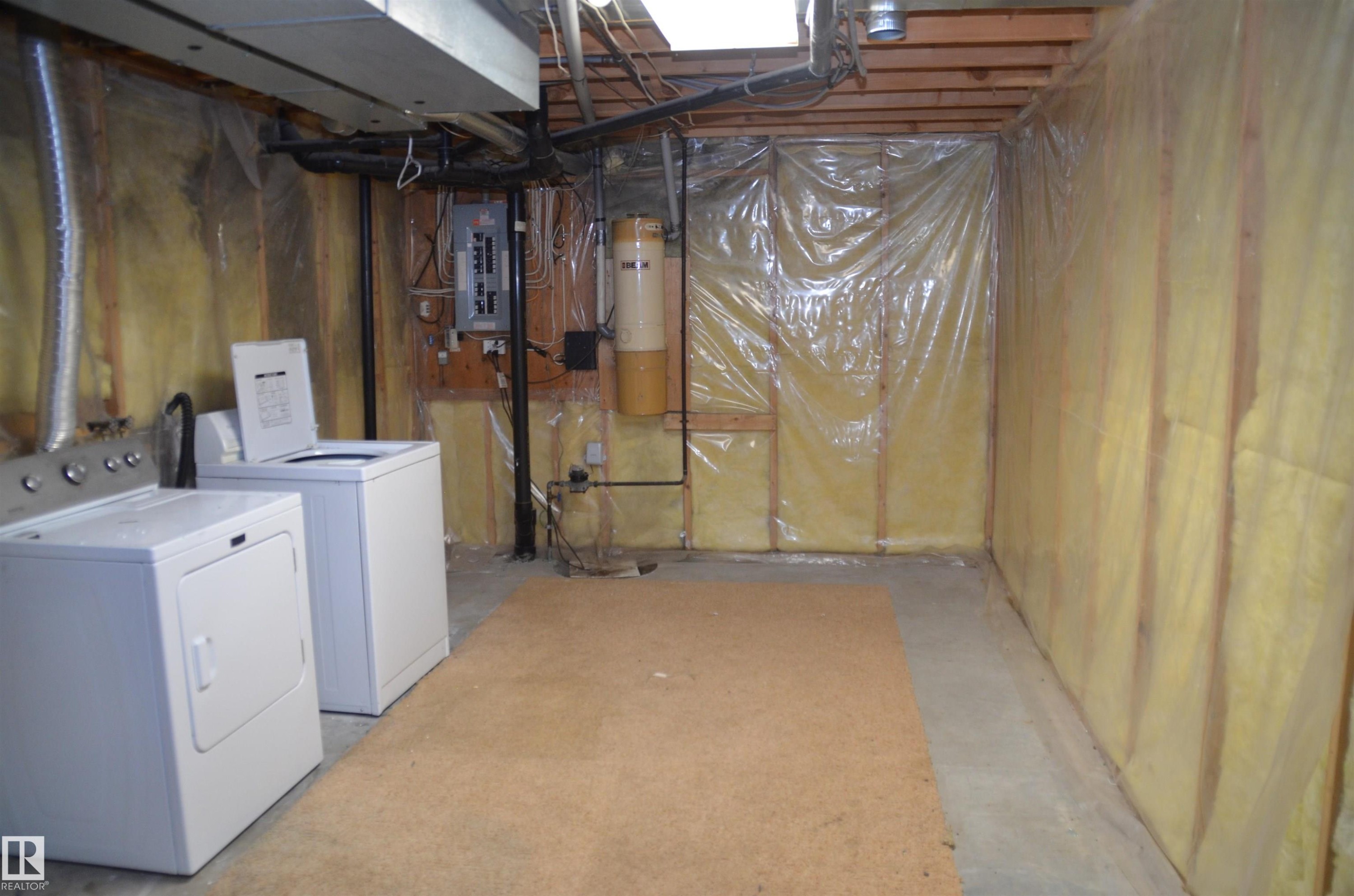 Edmonton, AB - Indoor Photo Showing Laundry Room