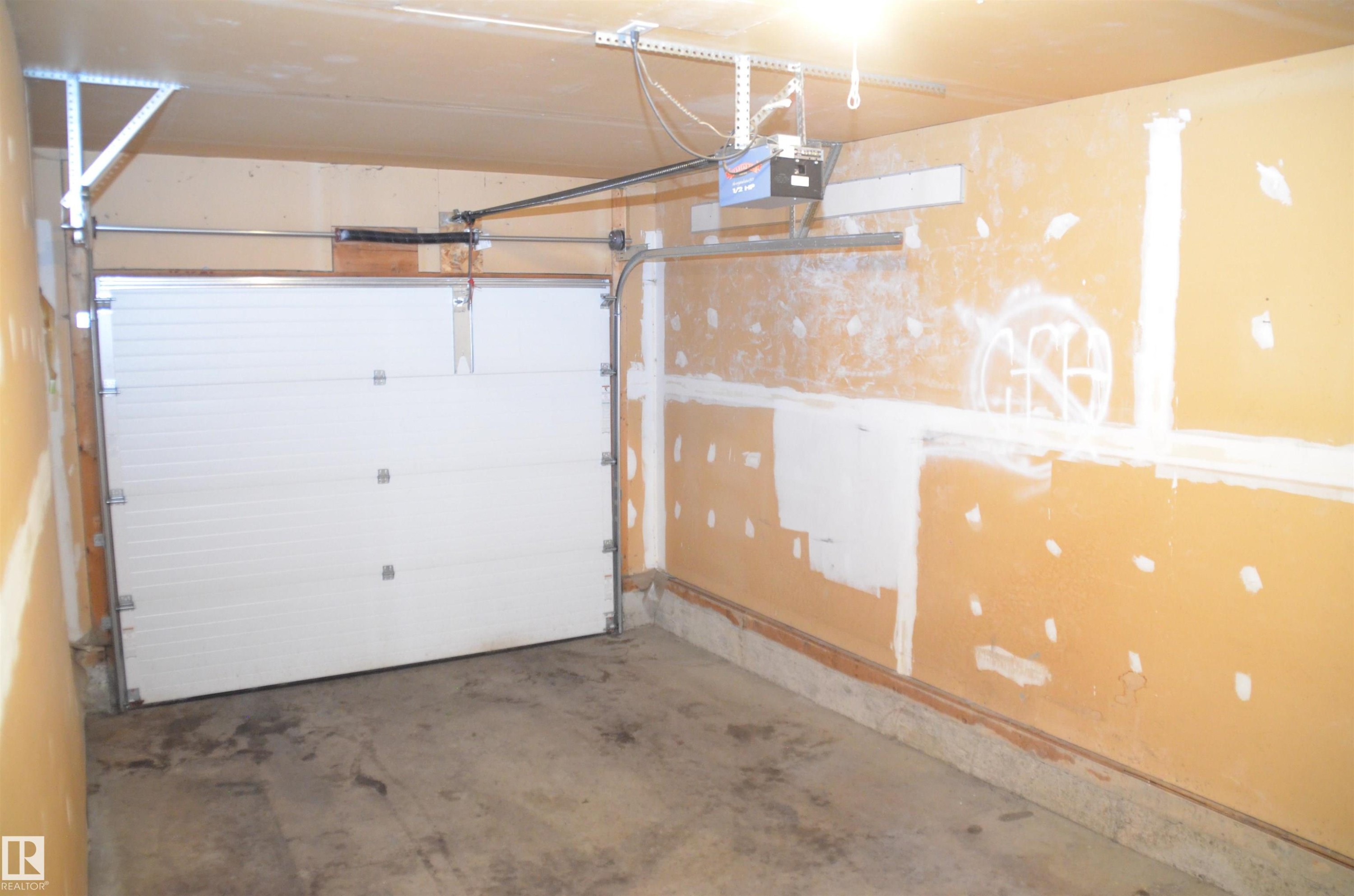 Edmonton, AB - Indoor Photo Showing Garage