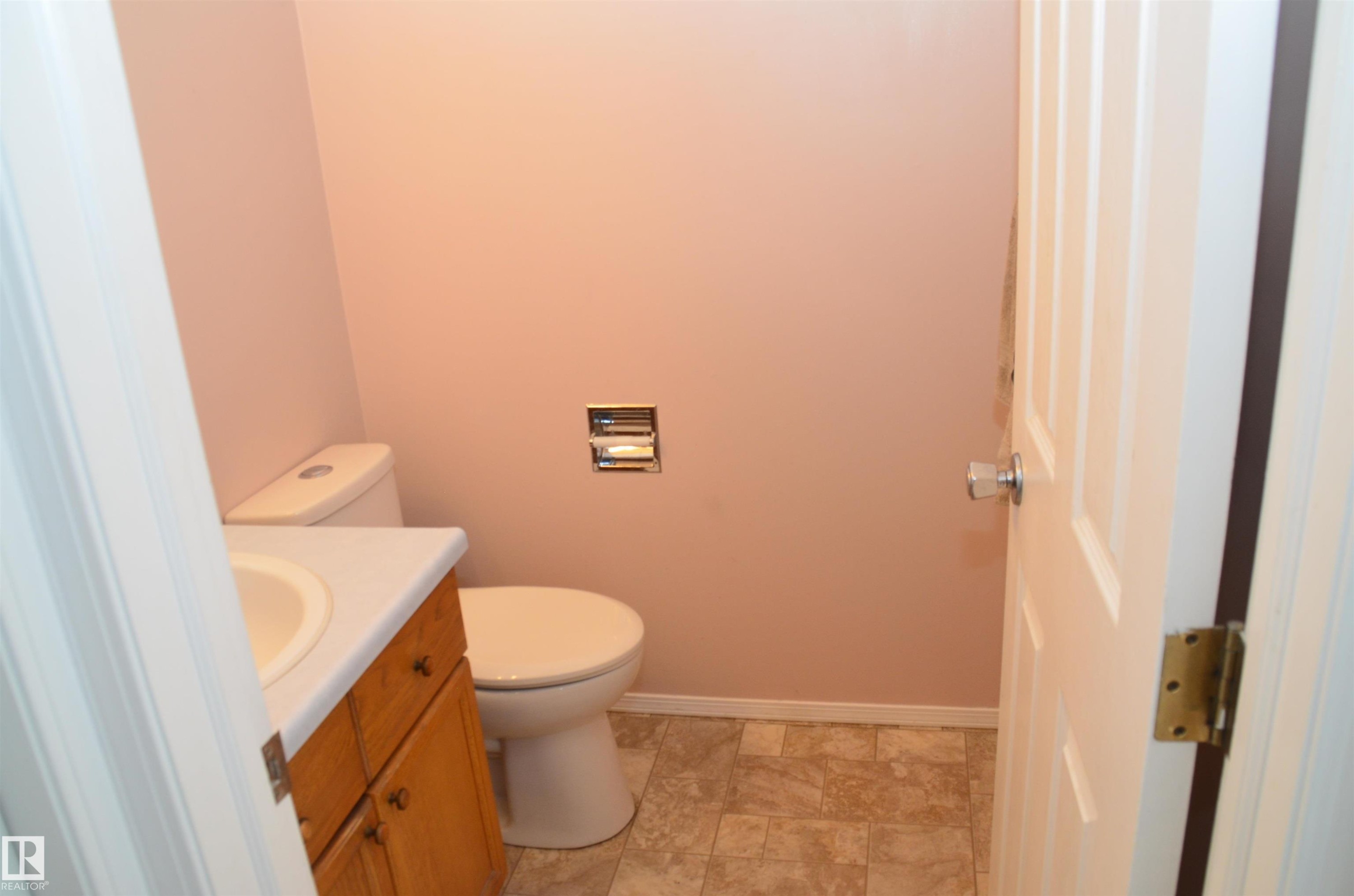 Edmonton, AB - Indoor Photo Showing Bathroom