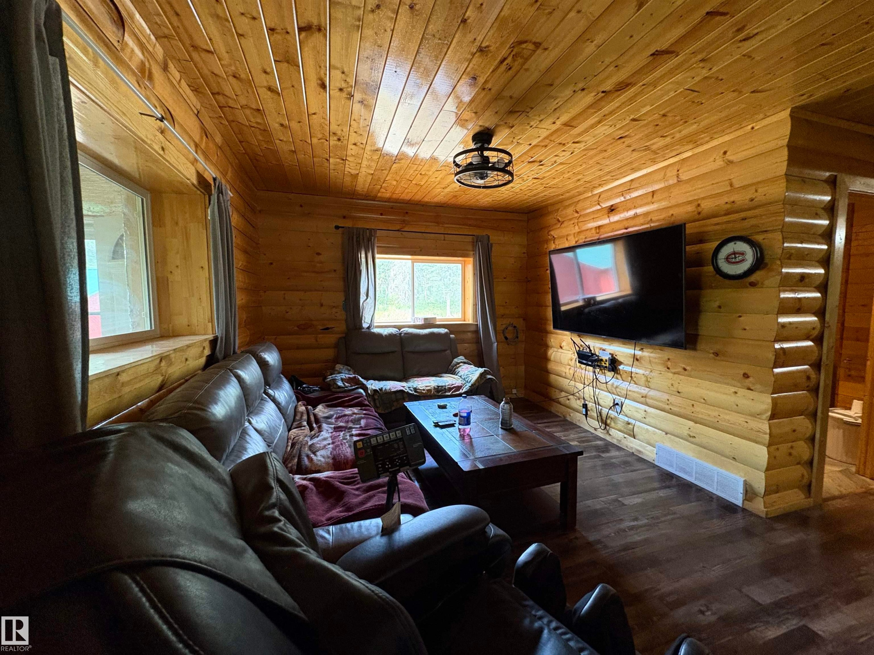 Living area - B58018 Hiway 29, Rural St. Paul County, AB - Indoor Photo Showing Living Room
