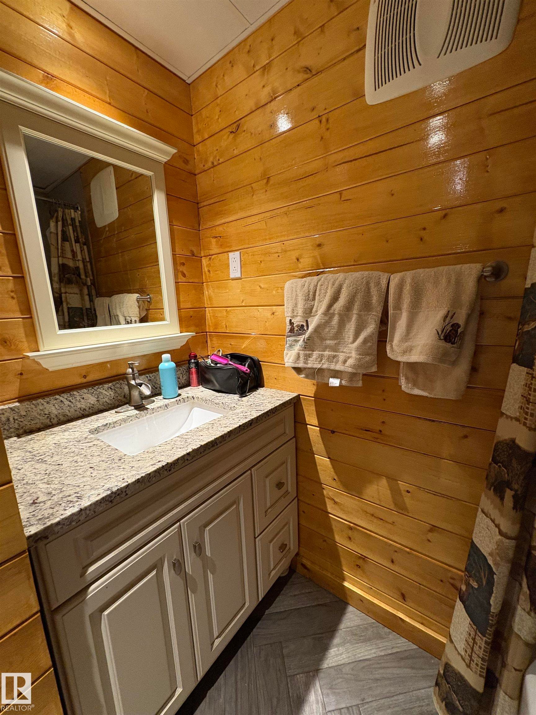 Full bathroom - B58018 Hiway 29, Rural St. Paul County, AB - Indoor Photo Showing Bathroom