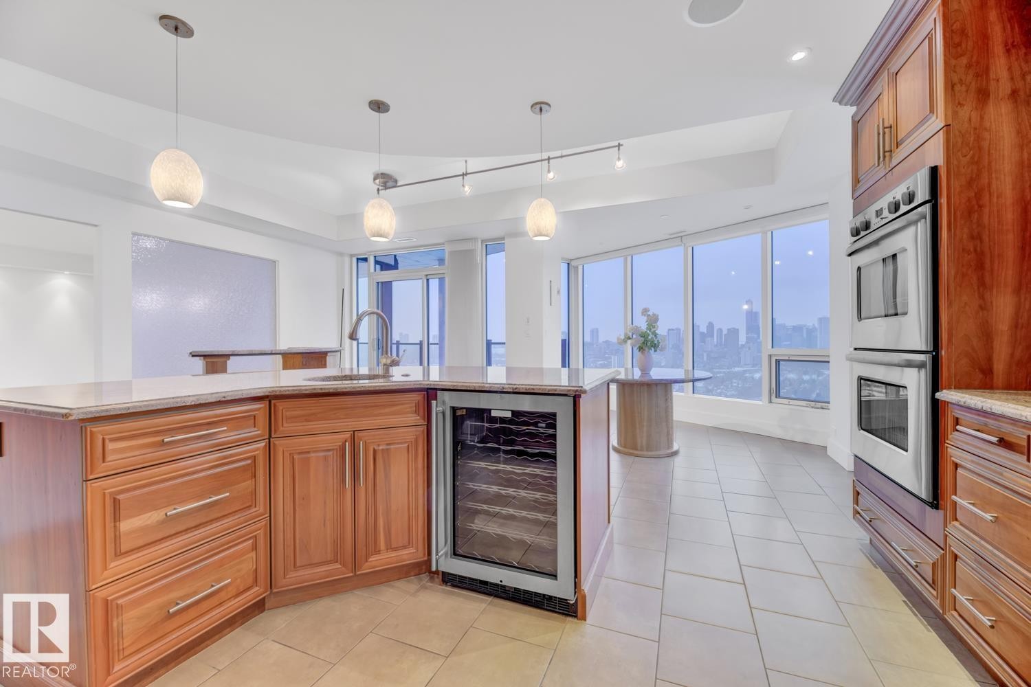 1900 10035 Saskatchewan Drive, Edmonton, AB - Indoor Photo Showing Kitchen With Upgraded Kitchen
