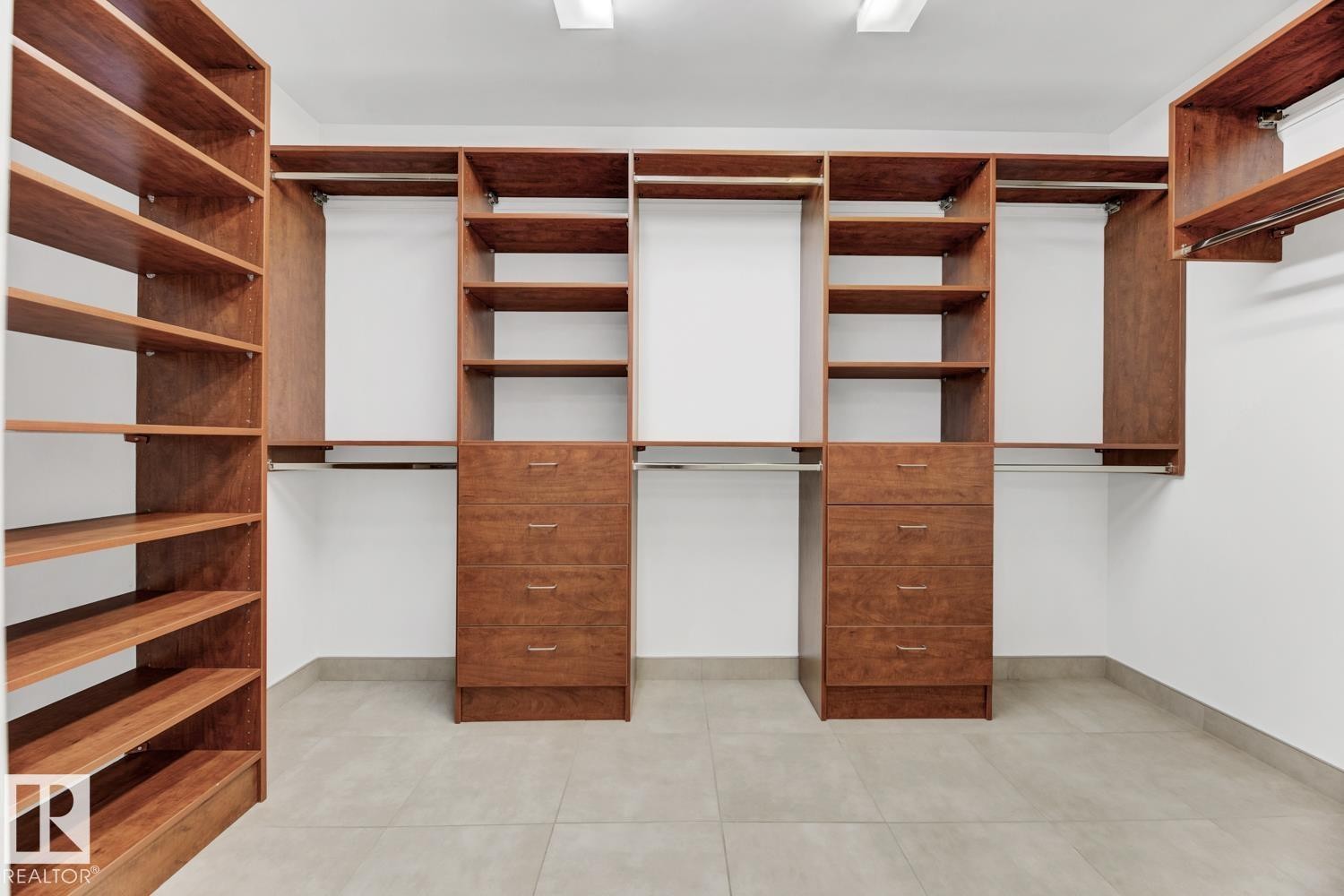 1900 10035 Saskatchewan Drive, Edmonton, AB - Indoor