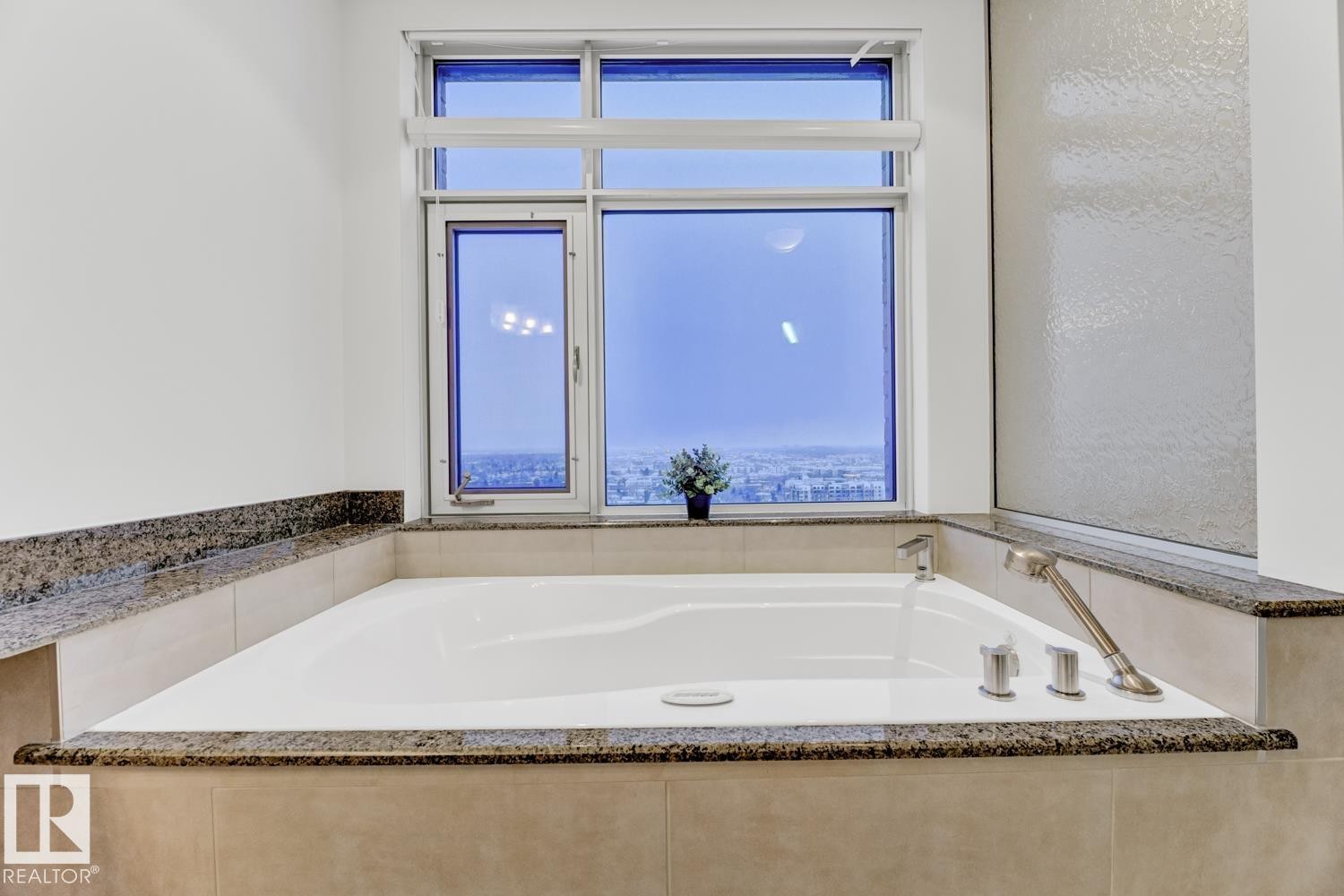 1900 10035 Saskatchewan Drive, Edmonton, AB - Indoor Photo Showing Bathroom