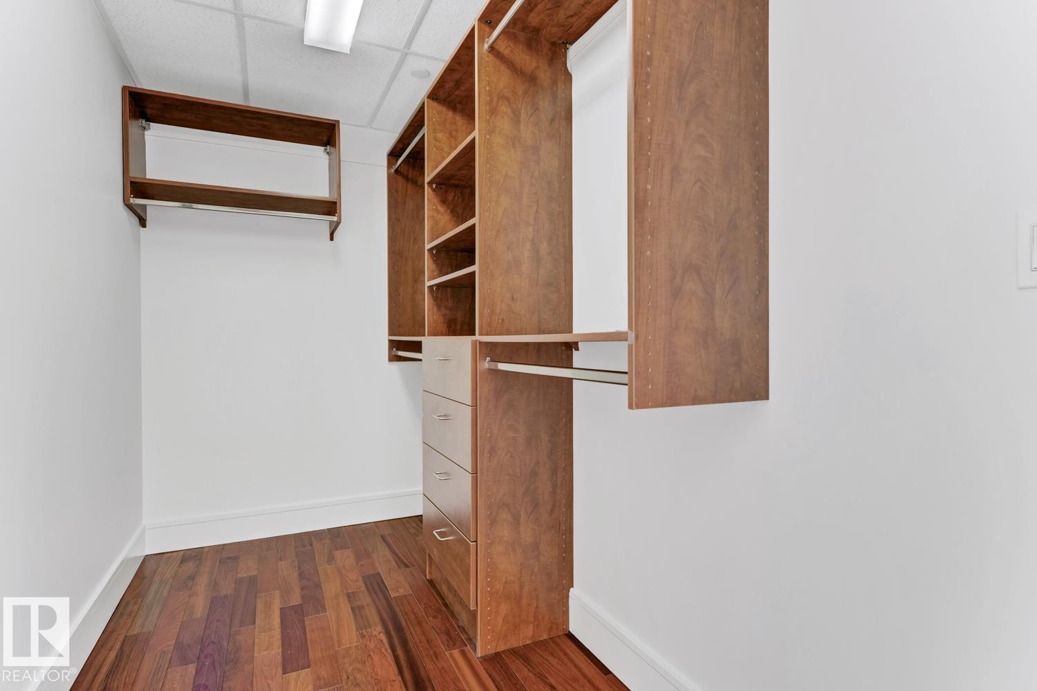 1900 10035 Saskatchewan Drive, Edmonton, AB - Indoor Photo Showing Other Room