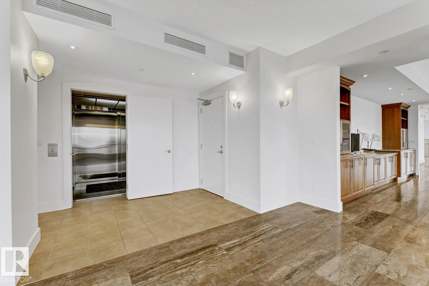 1900 10035 Saskatchewan Drive, Edmonton, AB - Indoor Photo Showing Other Room