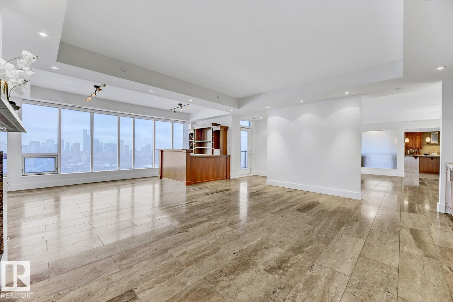 1900 10035 Saskatchewan Drive, Edmonton, AB - Indoor