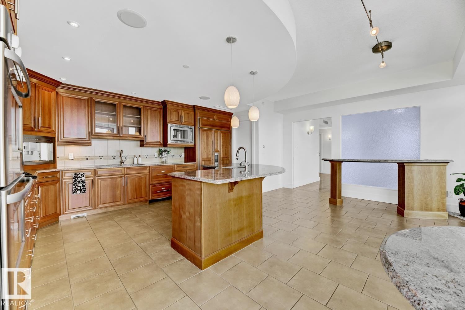 1900 10035 Saskatchewan Drive, Edmonton, AB - Indoor Photo Showing Kitchen
