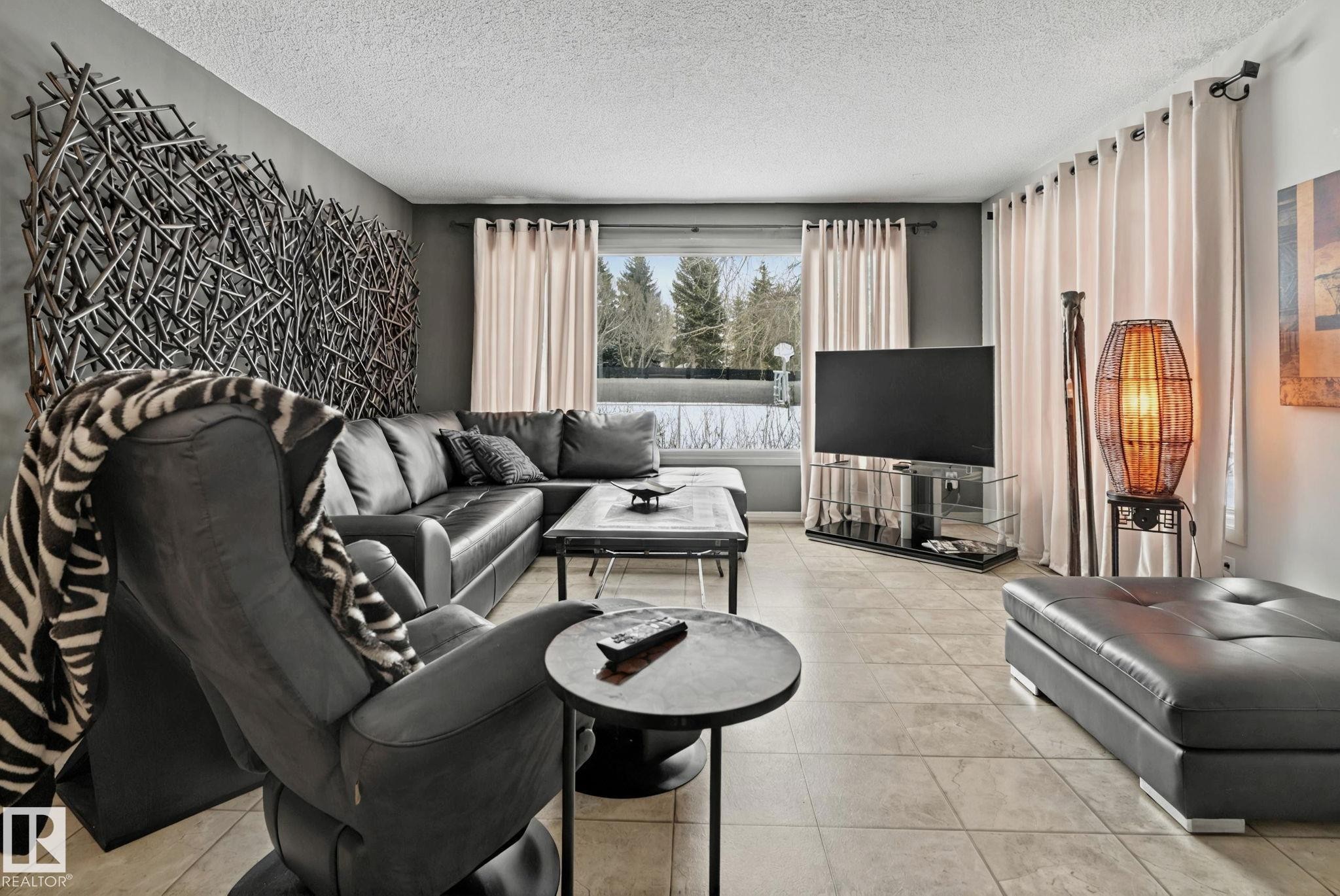 23 Westbrook Drive, Edmonton, AB - Indoor Photo Showing Living Room