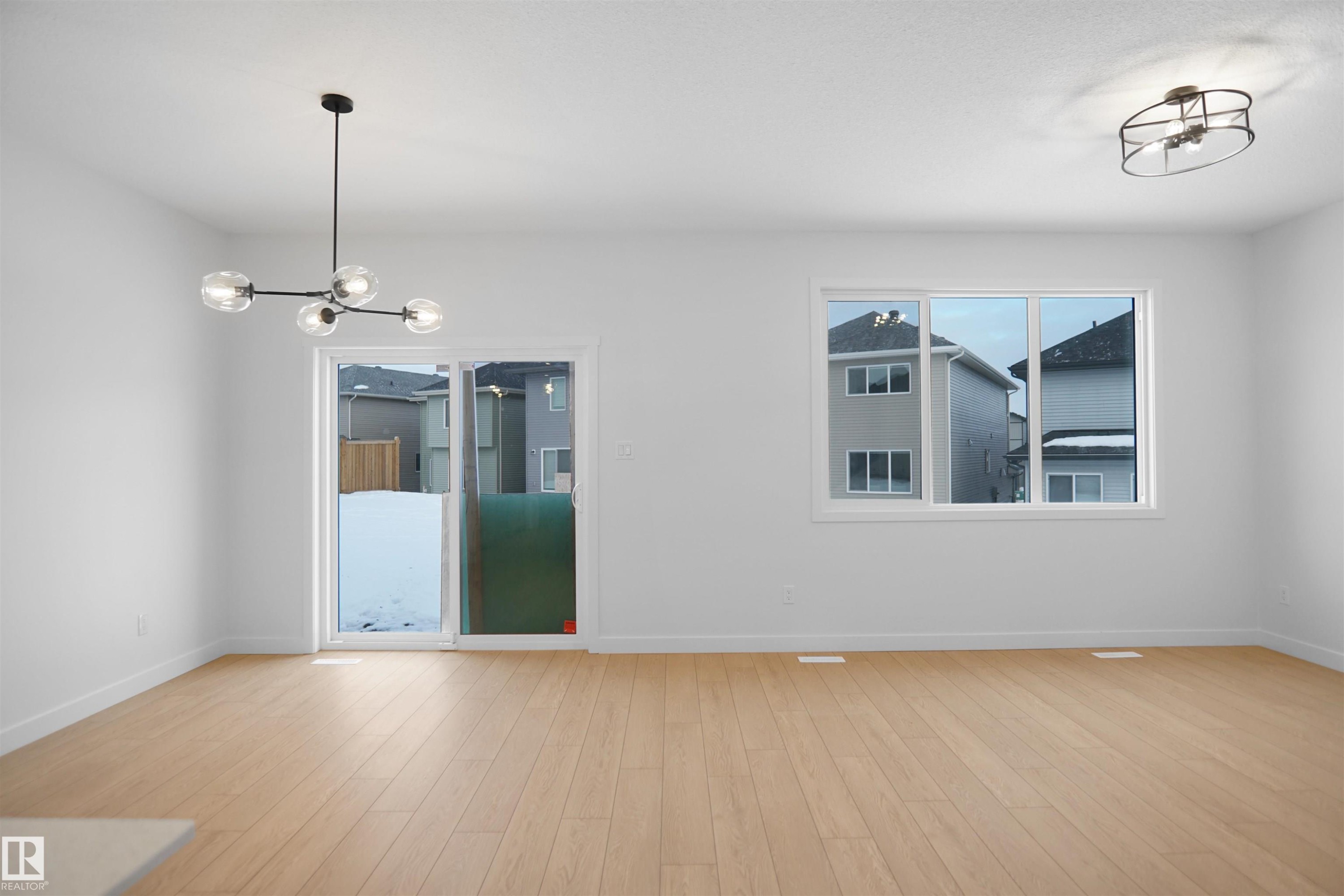 1332 11 Avenue, Edmonton, AB - Indoor Photo Showing Other Room