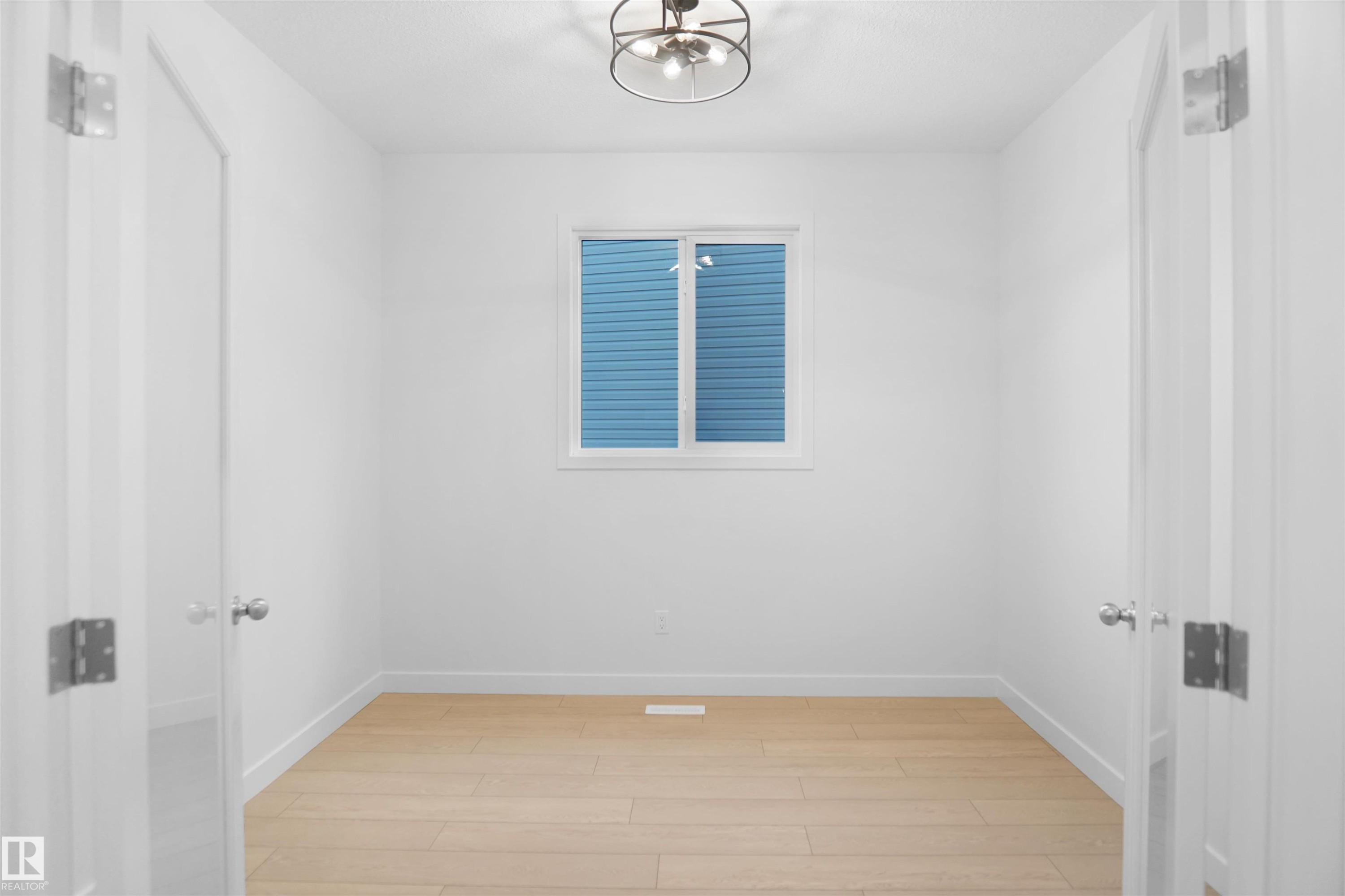 1332 11 Avenue, Edmonton, AB - Indoor Photo Showing Other Room