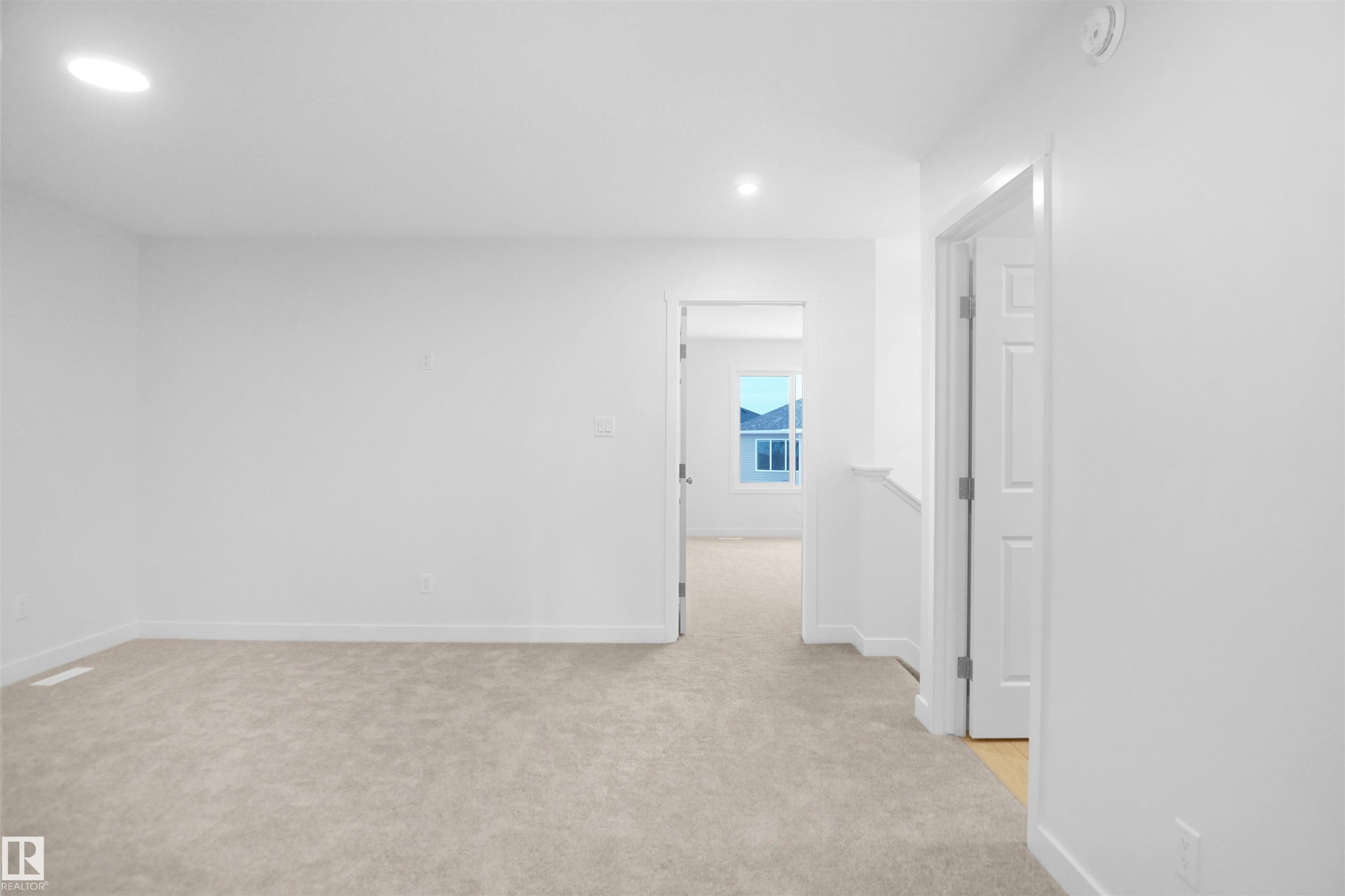 1332 11 Avenue, Edmonton, AB - Indoor Photo Showing Other Room