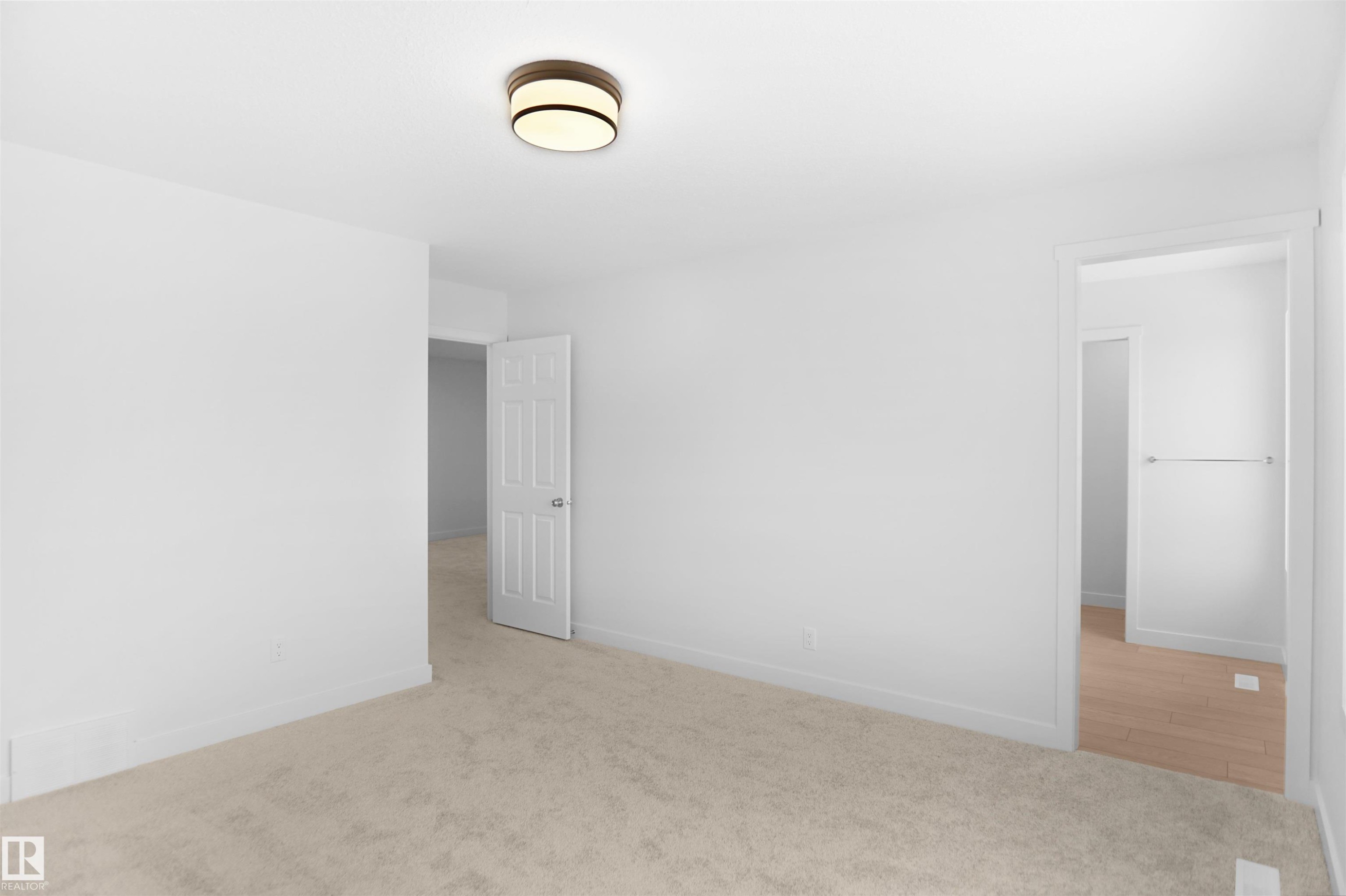 1332 11 Avenue, Edmonton, AB - Indoor Photo Showing Other Room