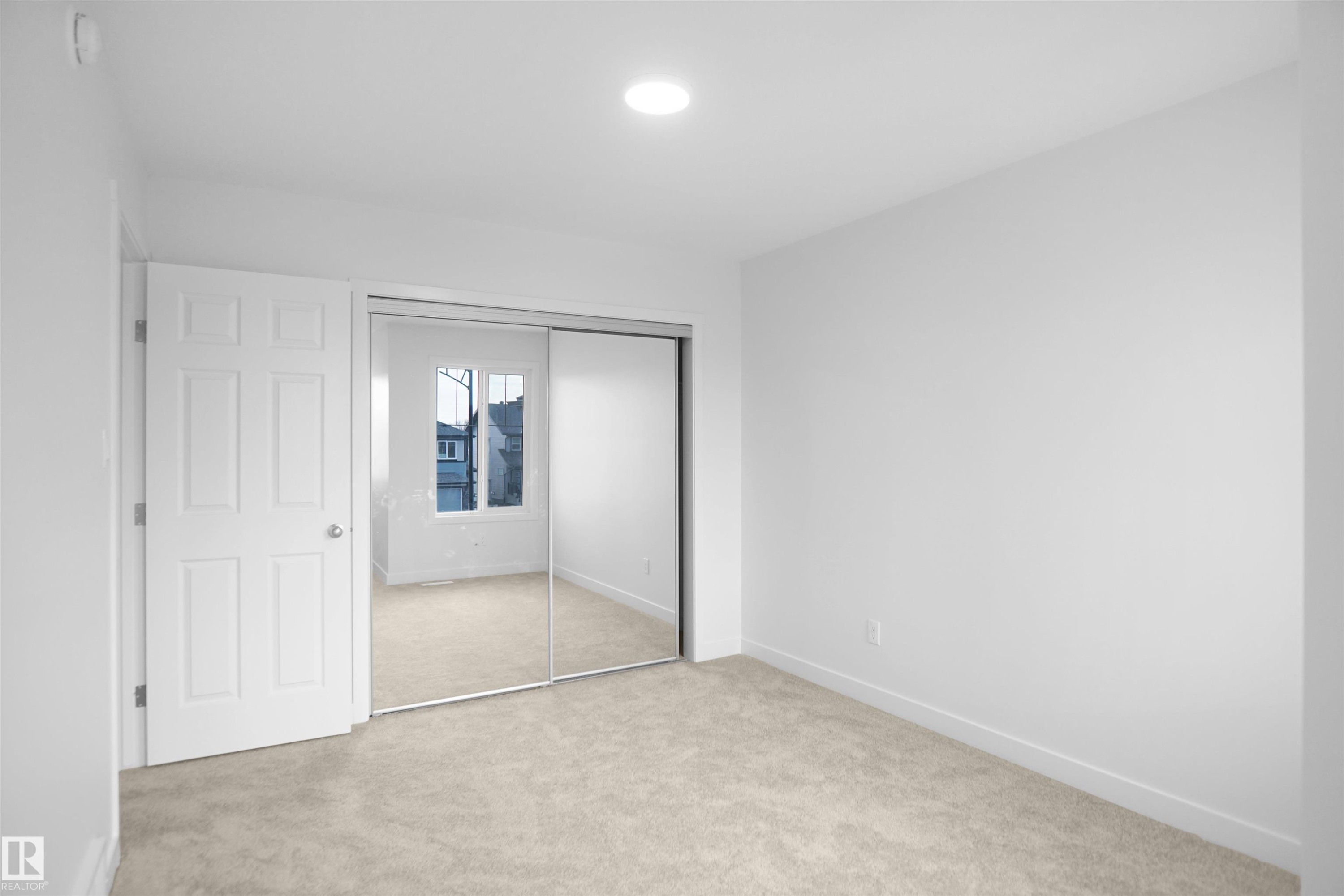 1332 11 Avenue, Edmonton, AB - Indoor Photo Showing Other Room