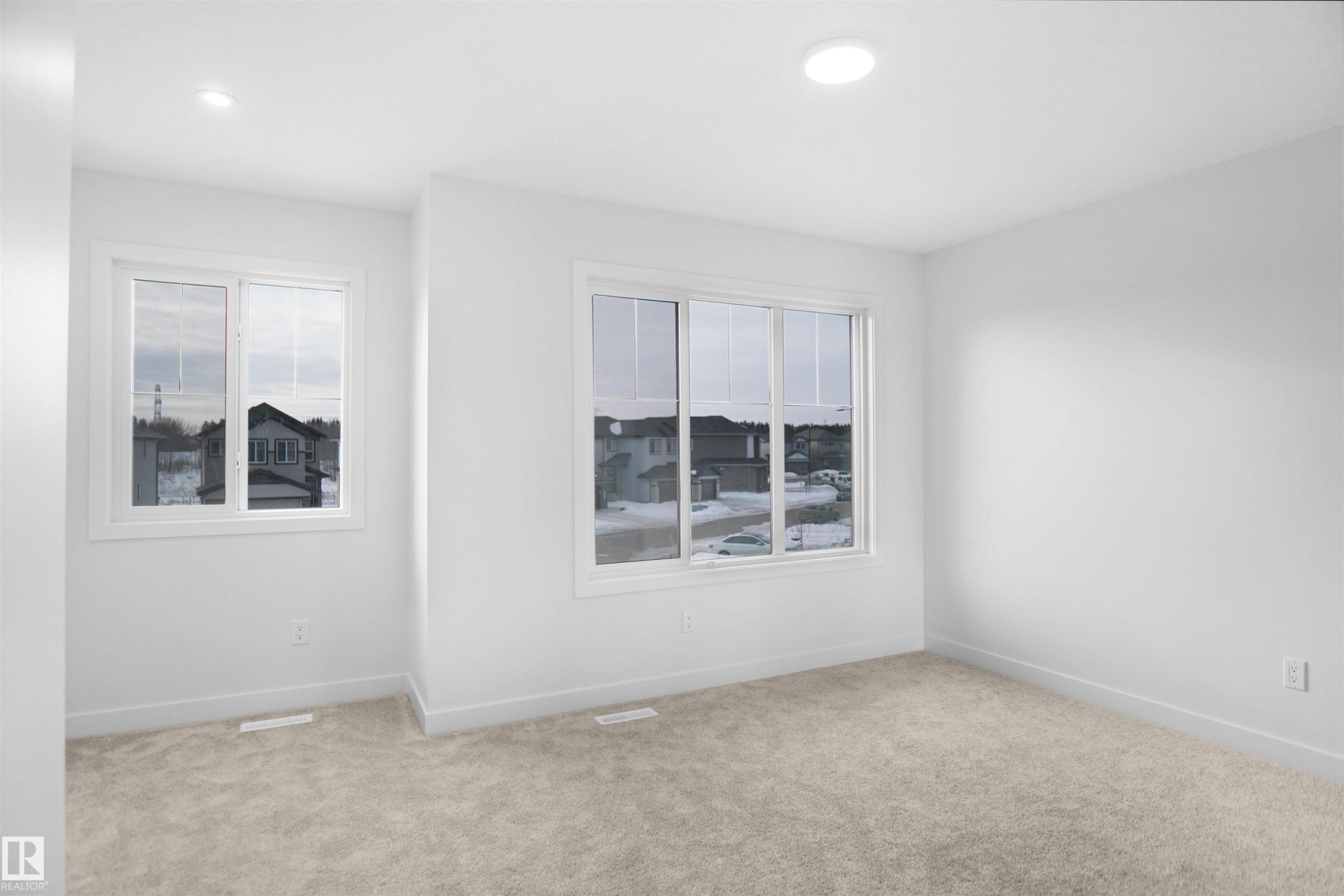 1332 11 Avenue, Edmonton, AB - Indoor Photo Showing Other Room