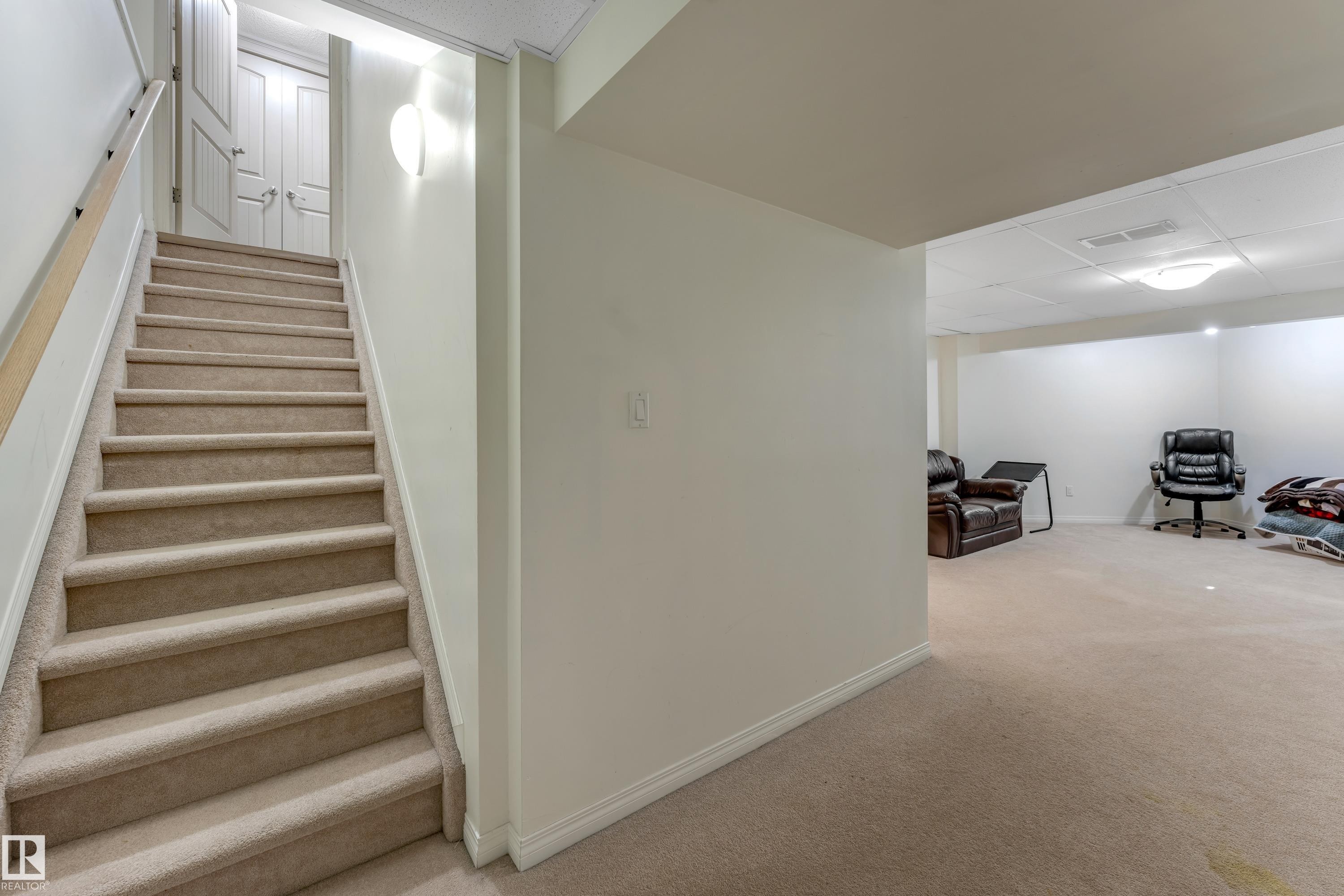 463 Tamarack Green Nw, Edmonton, AB - Indoor Photo Showing Other Room