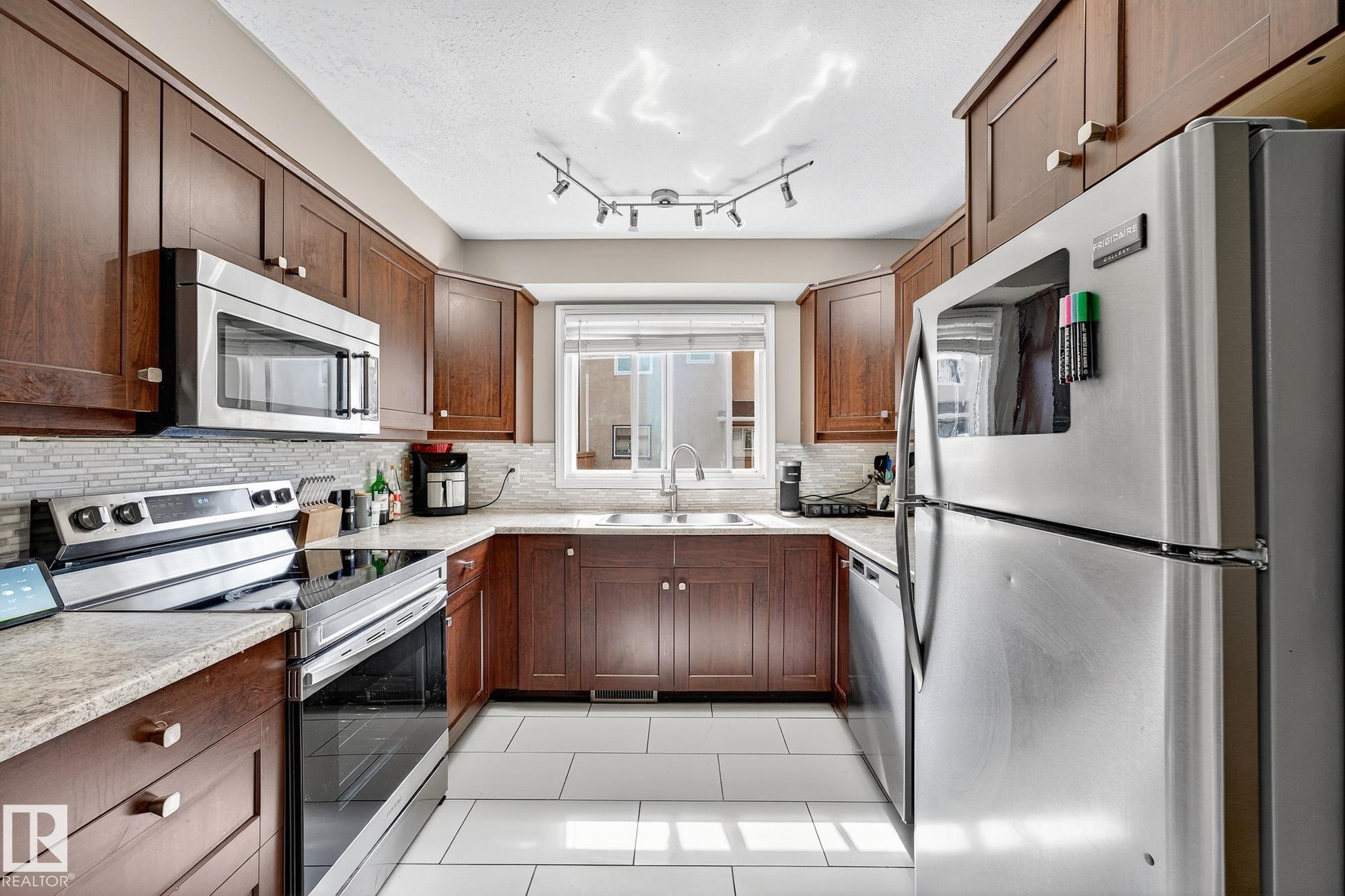 11005 162A Avenue, Edmonton, AB - Indoor Photo Showing Kitchen With Stainless Steel Kitchen