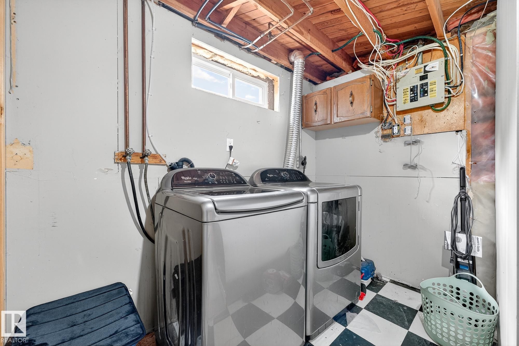 11005 162A Avenue, Edmonton, AB - Indoor Photo Showing Laundry Room