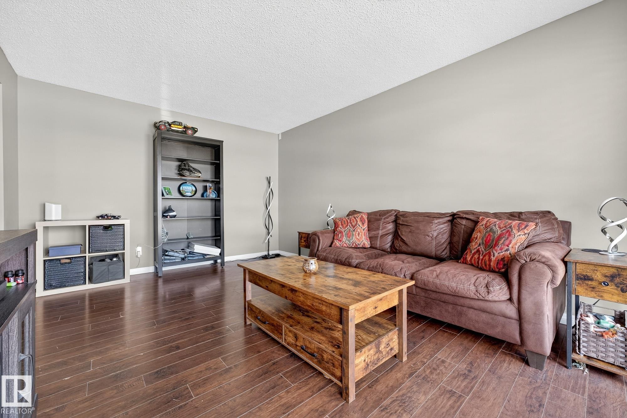 11005 162A Avenue, Edmonton, AB - Indoor Photo Showing Living Room