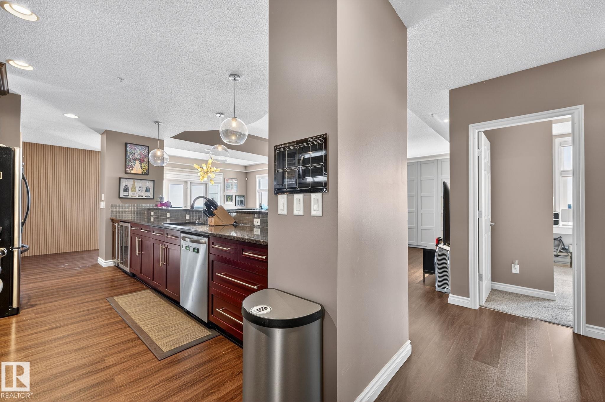 1904 9020 Jasper Avenue, Edmonton, AB - Indoor Photo Showing Kitchen