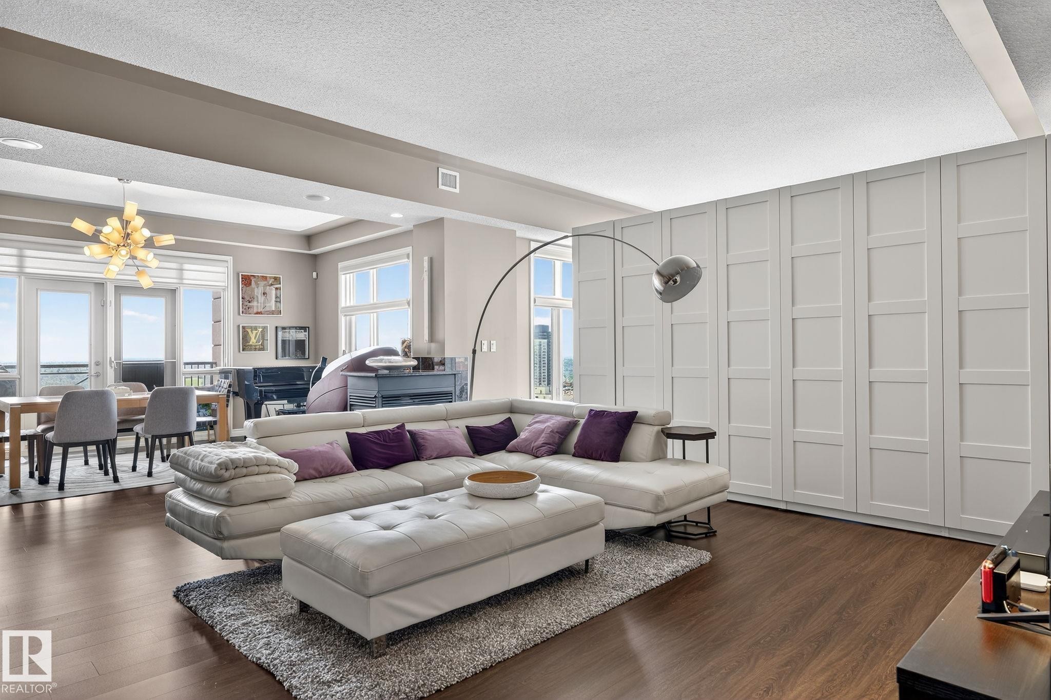 1904 9020 Jasper Avenue, Edmonton, AB - Indoor Photo Showing Living Room