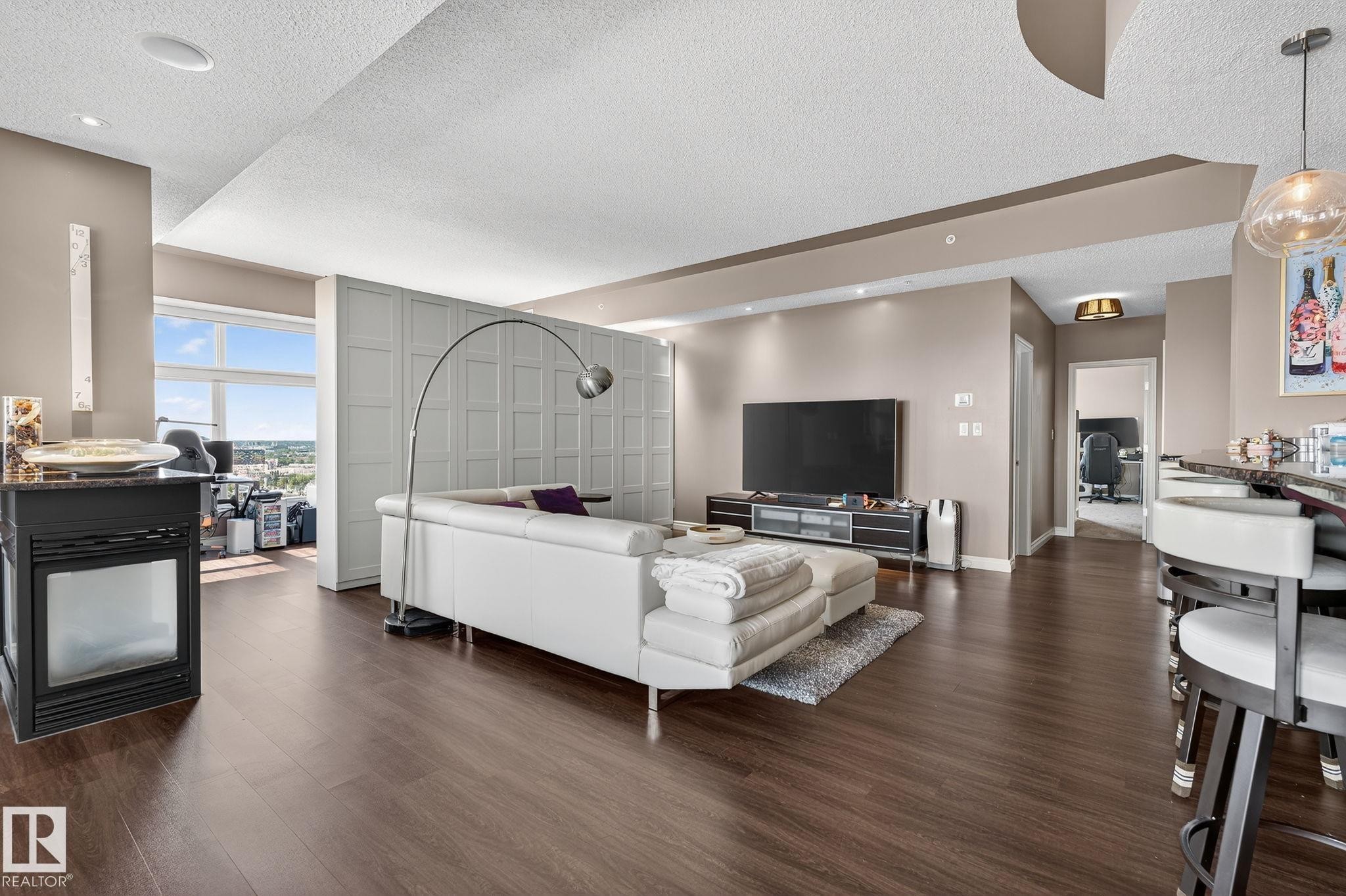 1904 9020 Jasper Avenue, Edmonton, AB - Indoor Photo Showing Other Room