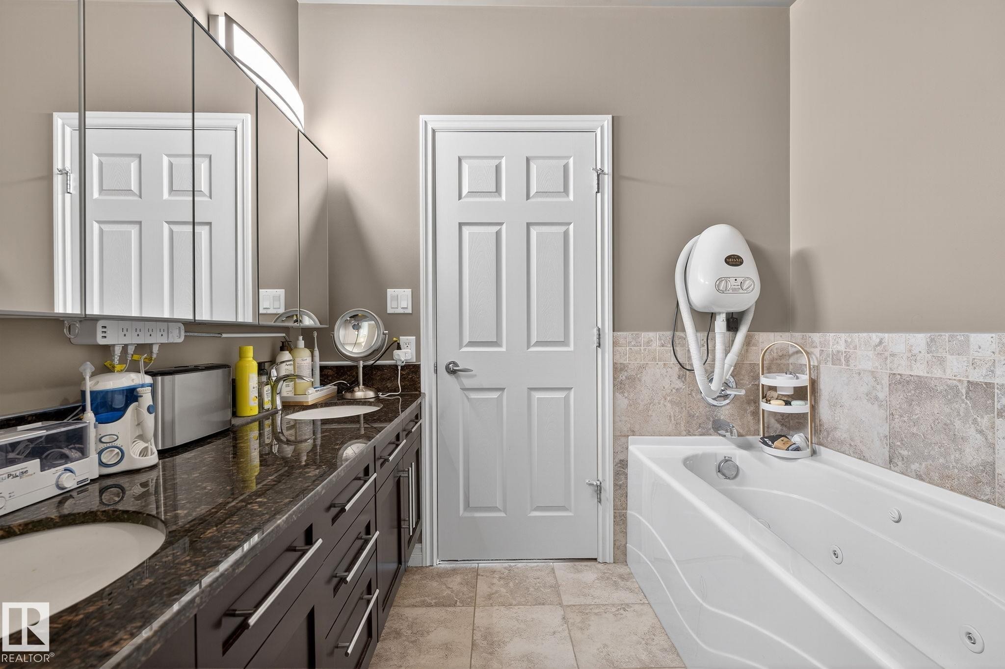 1904 9020 Jasper Avenue, Edmonton, AB - Indoor Photo Showing Bathroom